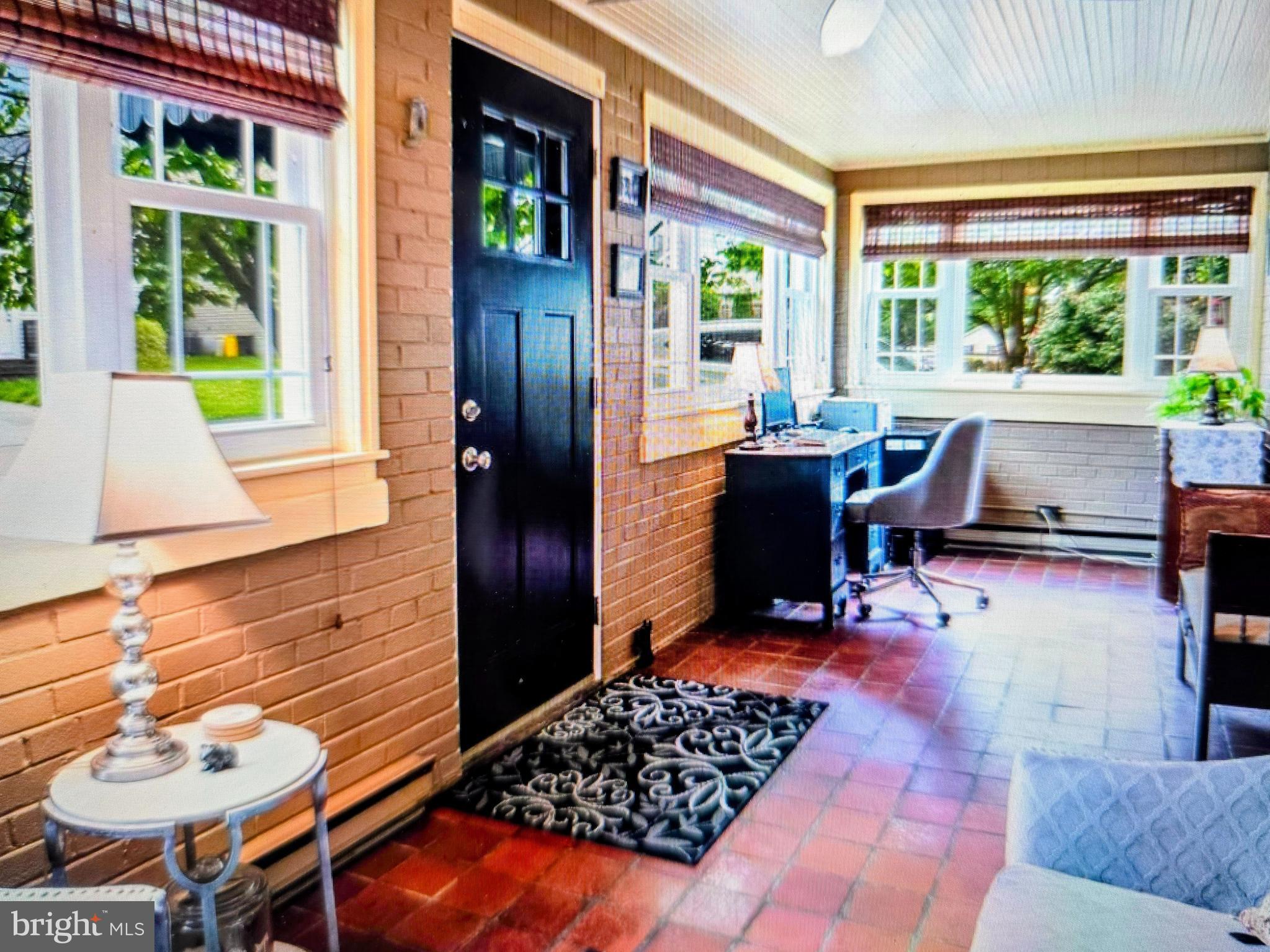 WOODLAND BEACH - Residential