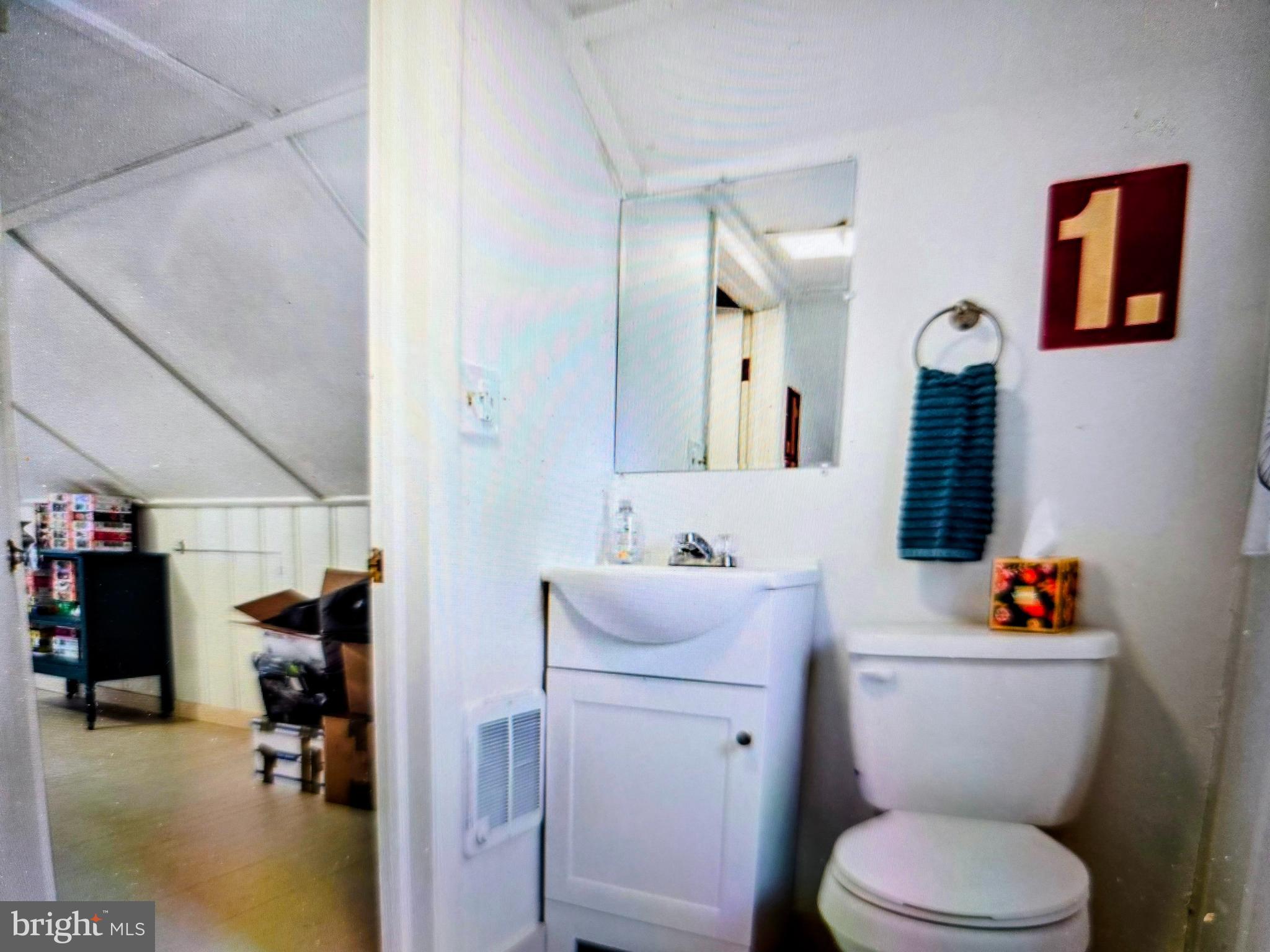 WOODLAND BEACH - Residential