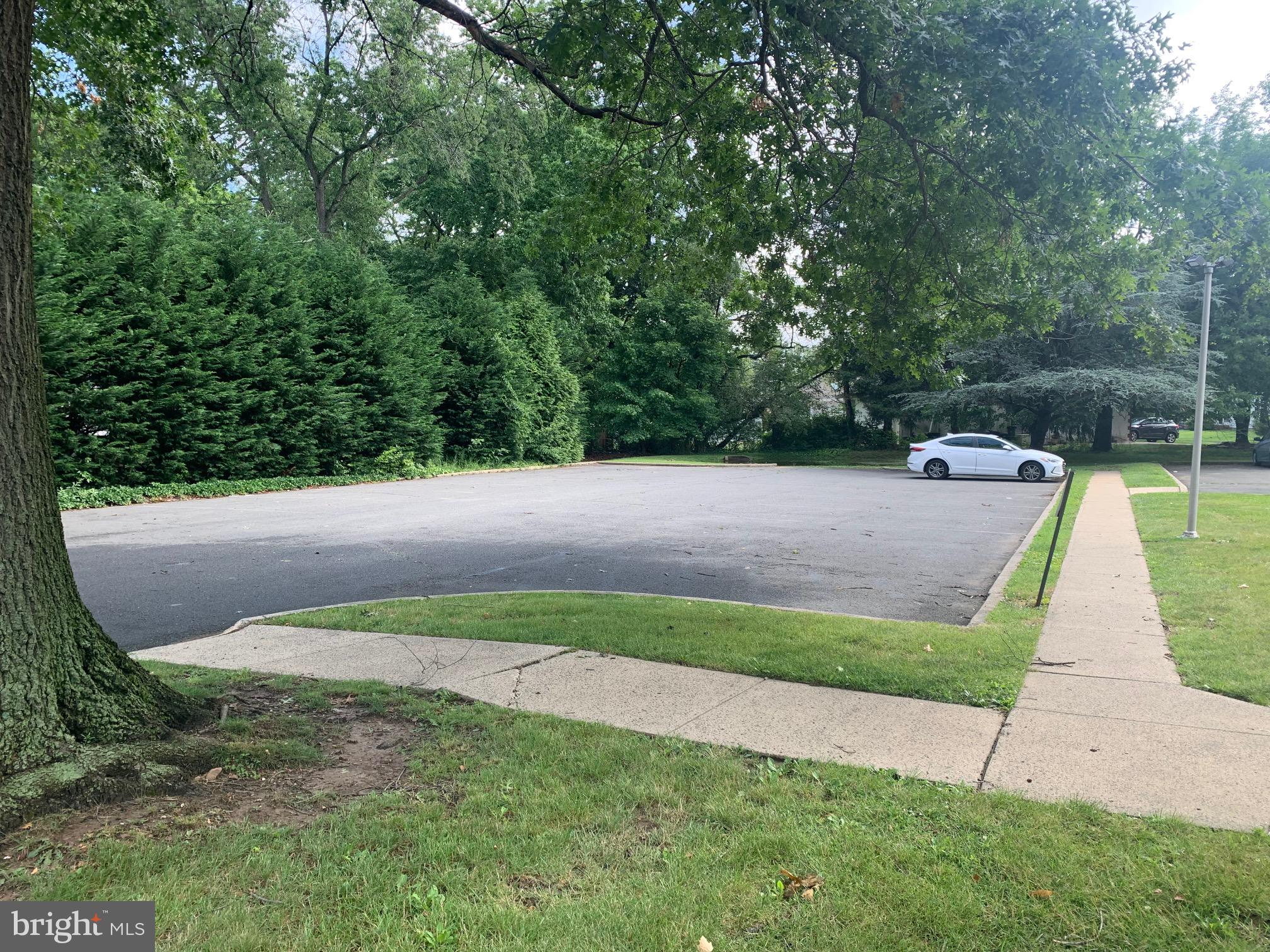 1072-1076 PARKWAY AVENUE 1074