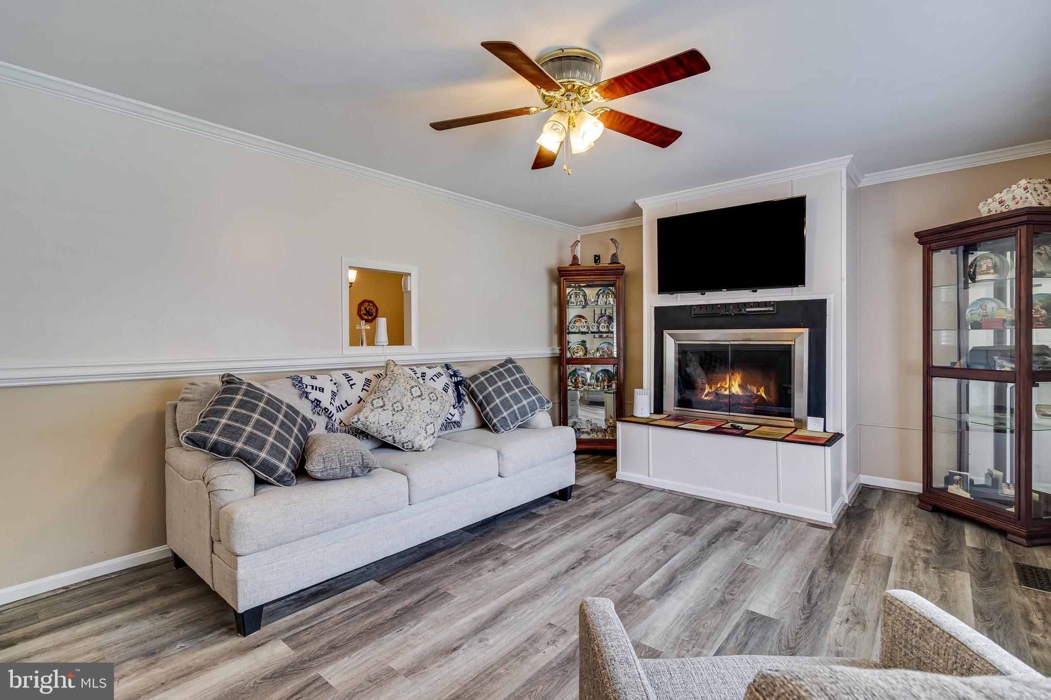 913 BARRINGTON DRIVE