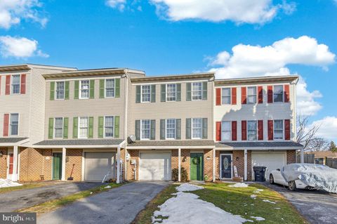 Townhouse For Sale - 129 Townhouse Lane<br/> LANCASTER, PA 17603