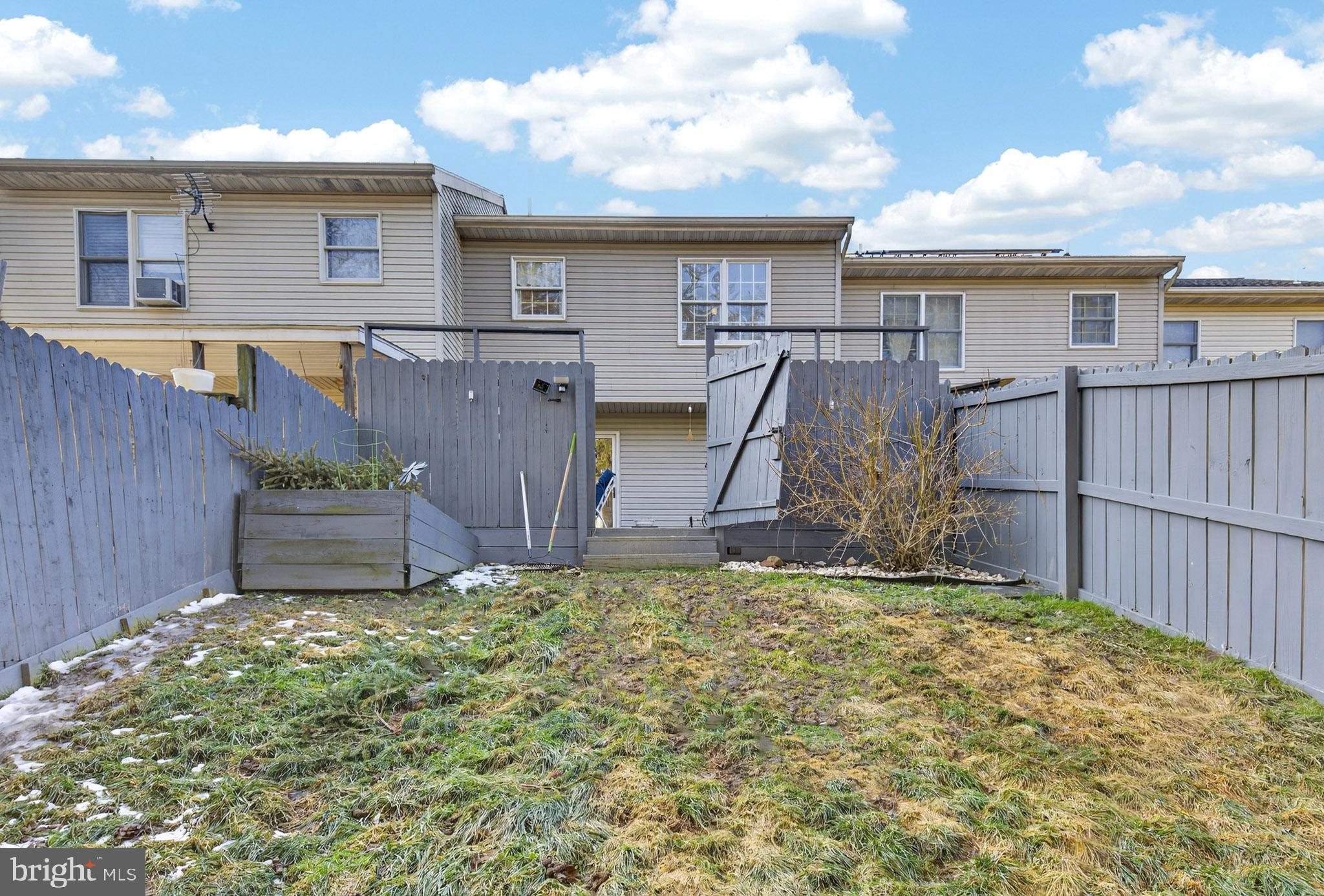 CHARLESTOWN MANOR - Residential