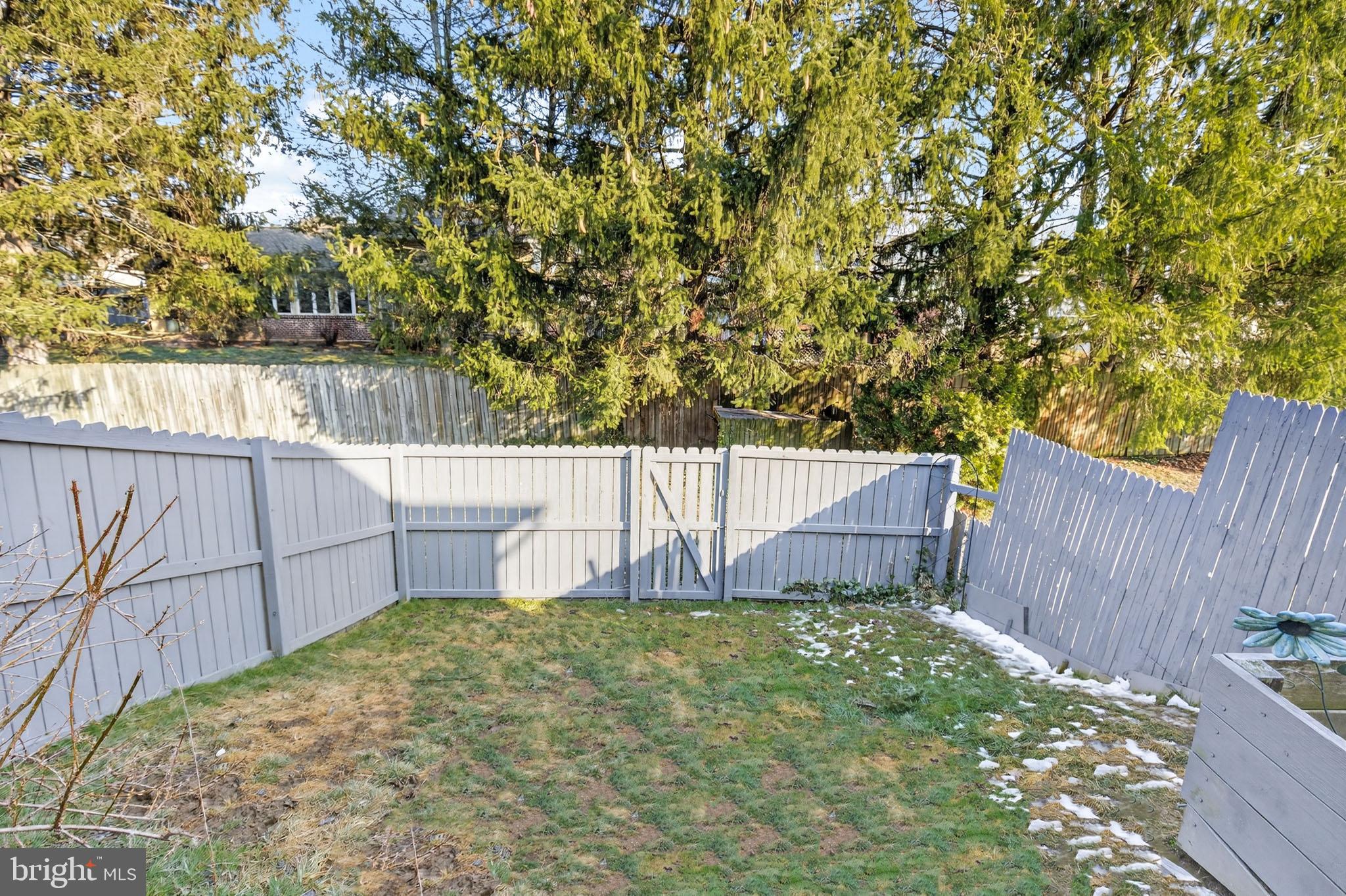 CHARLESTOWN MANOR - Residential