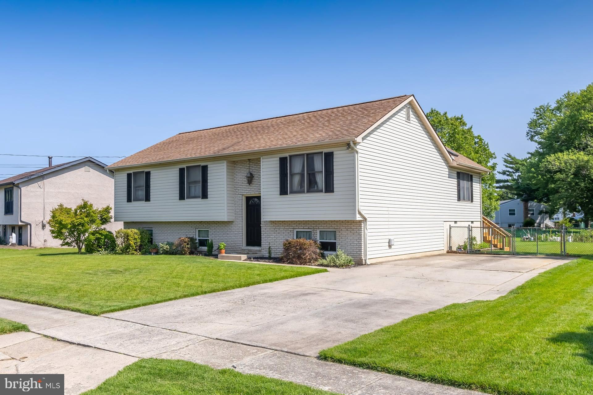747 WILLOW DRIVE
