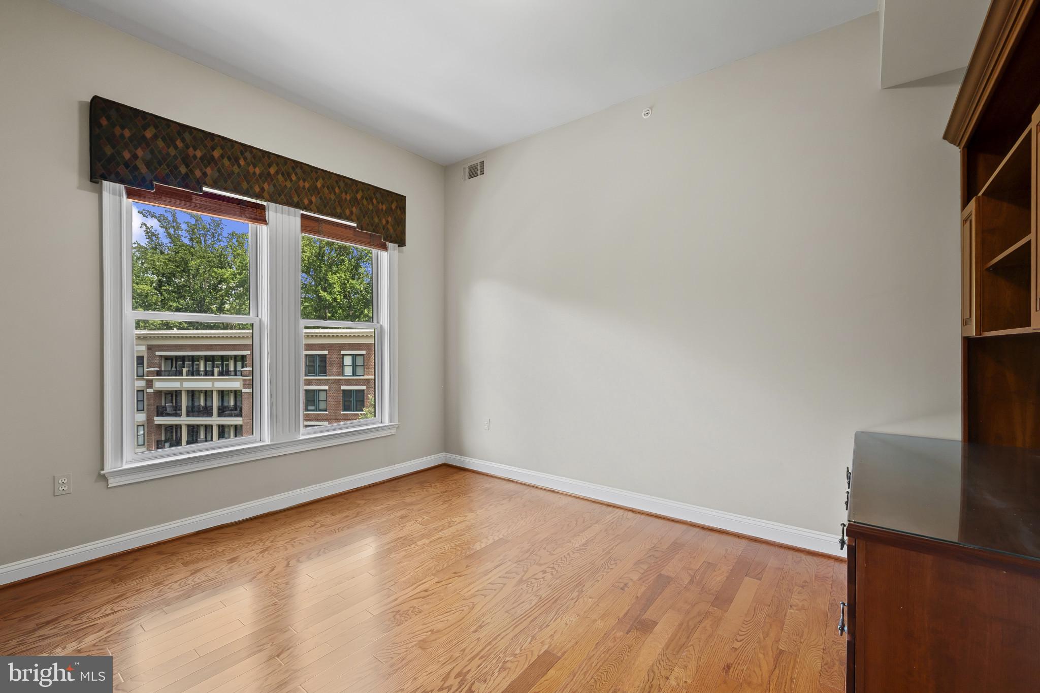 STRATHMORE PARK - Residential