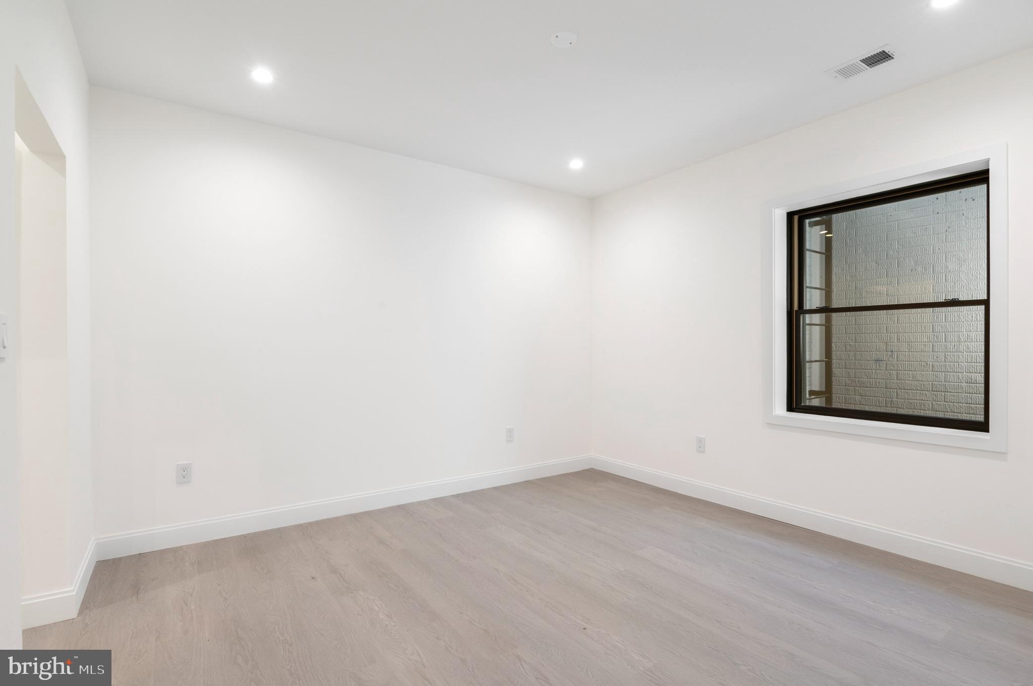 KENWOOD PARK - Residential