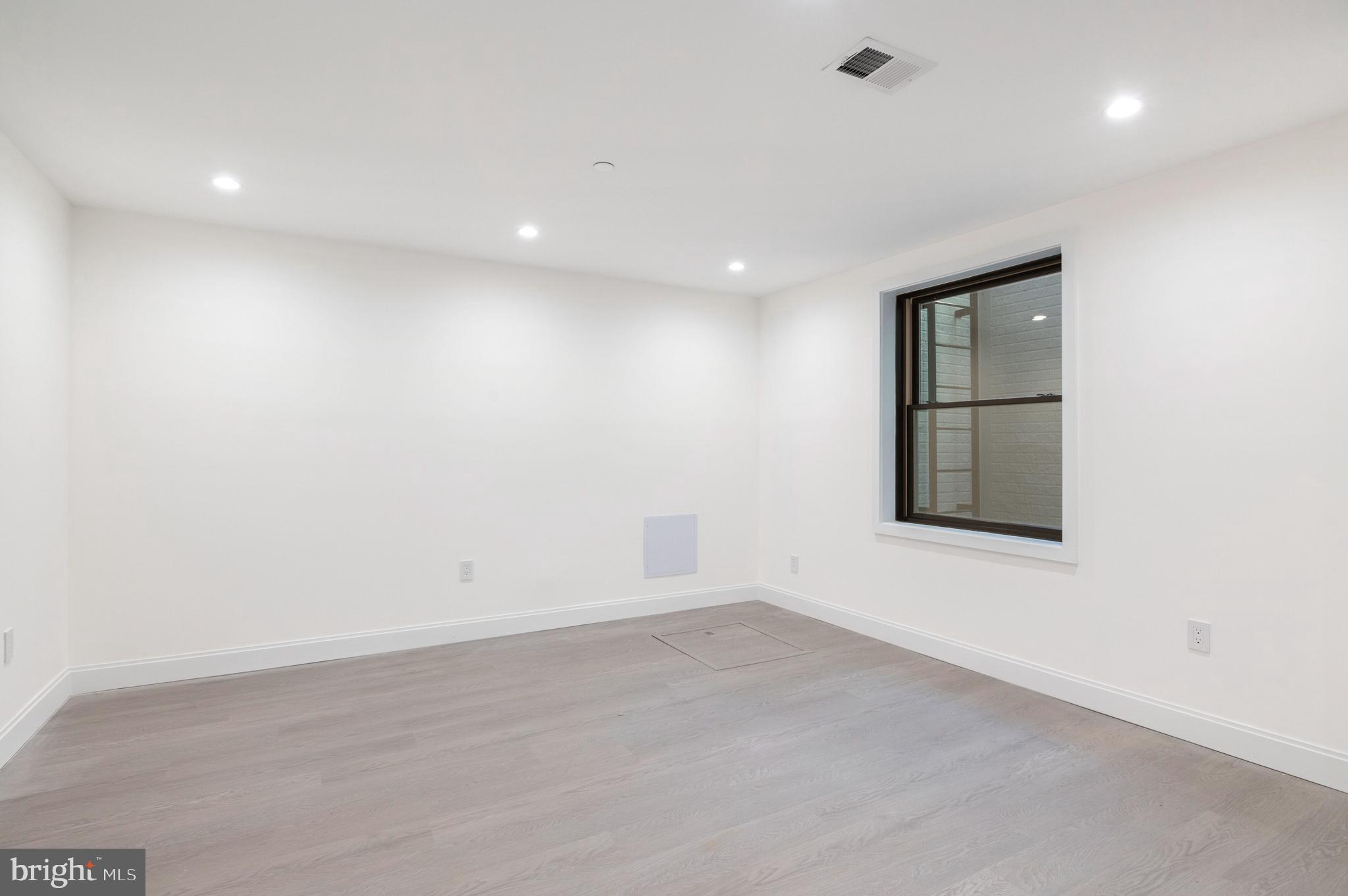 KENWOOD PARK - Residential