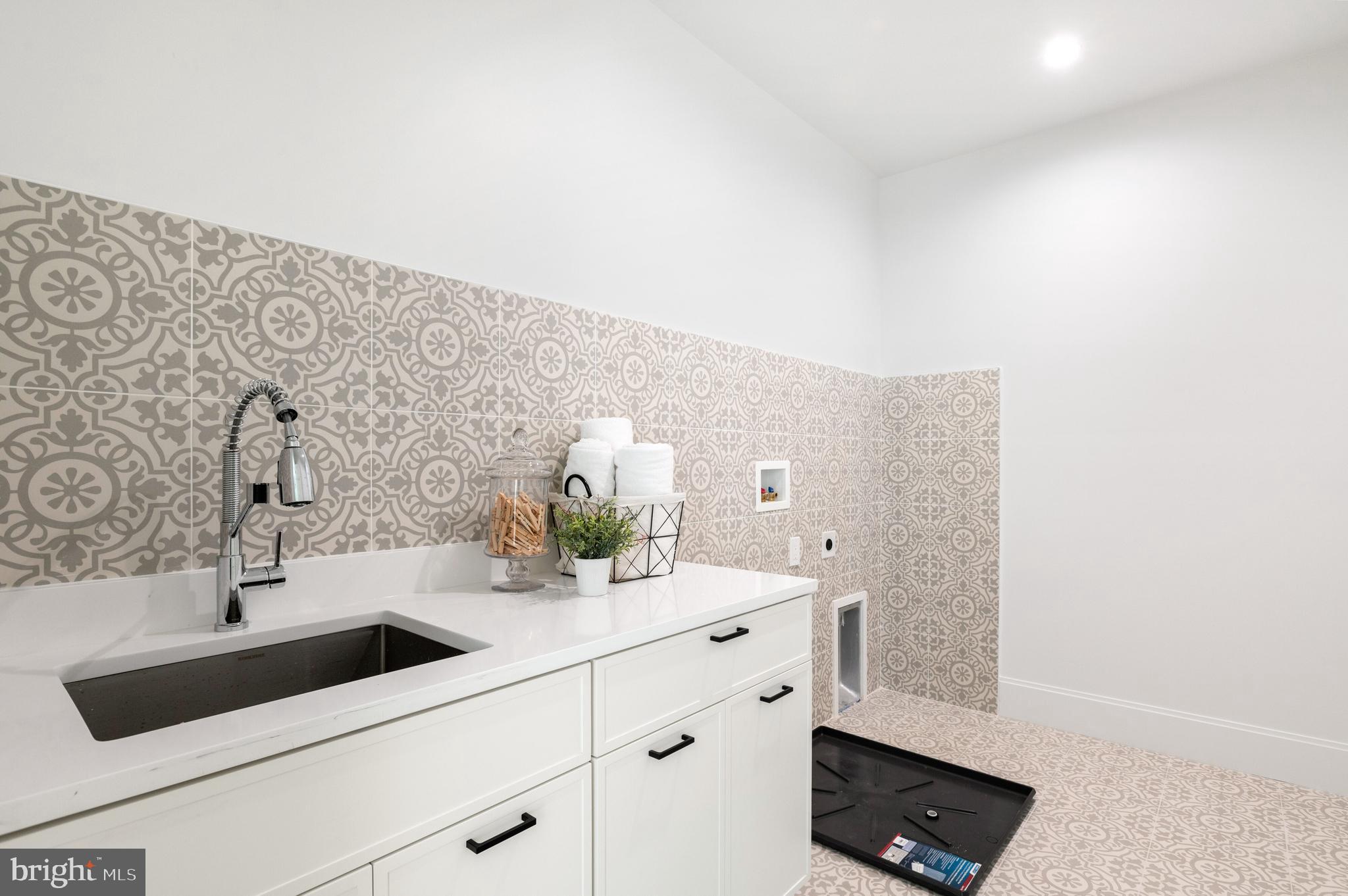 KENWOOD PARK - Residential