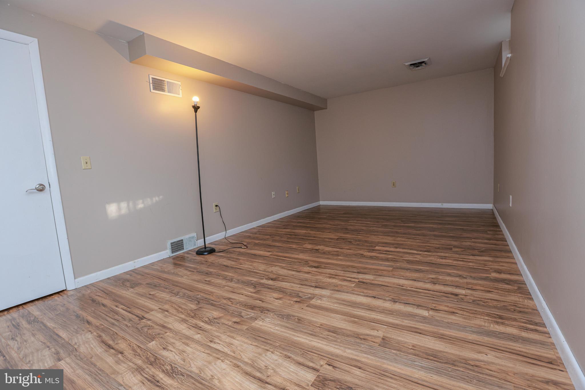 KIMBERLY MEADOWS - Residential