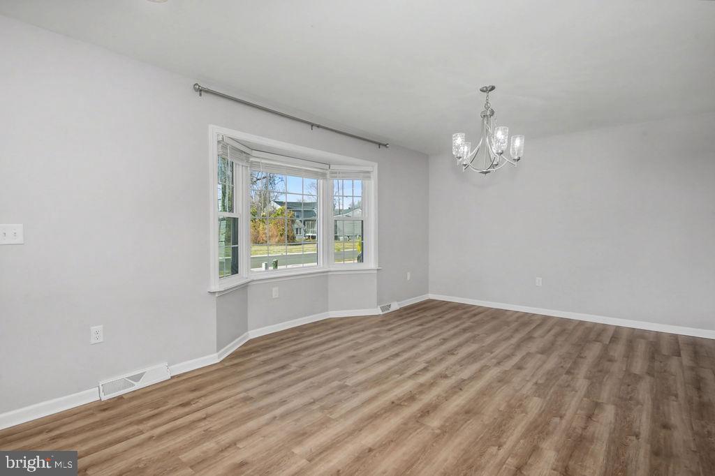 EAGLE GLEN - Residential