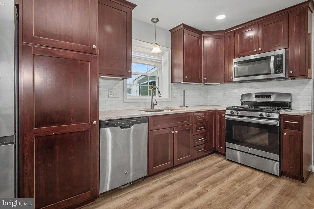 EAGLE GLEN - Residential