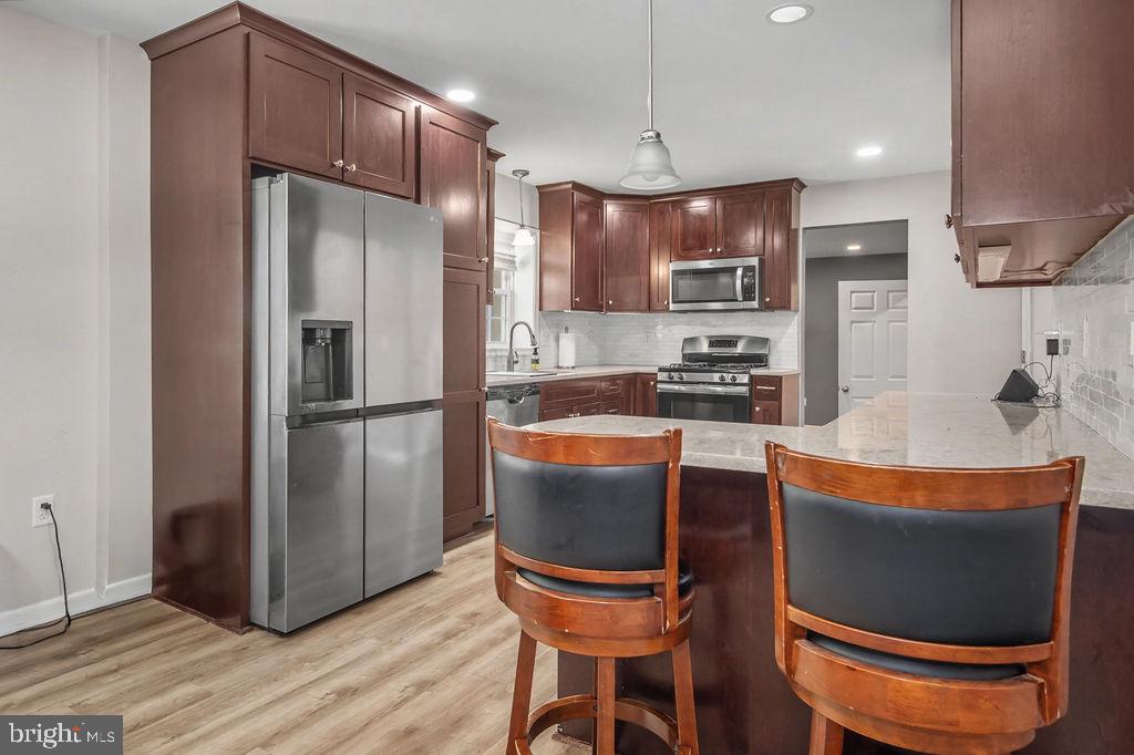 EAGLE GLEN - Residential