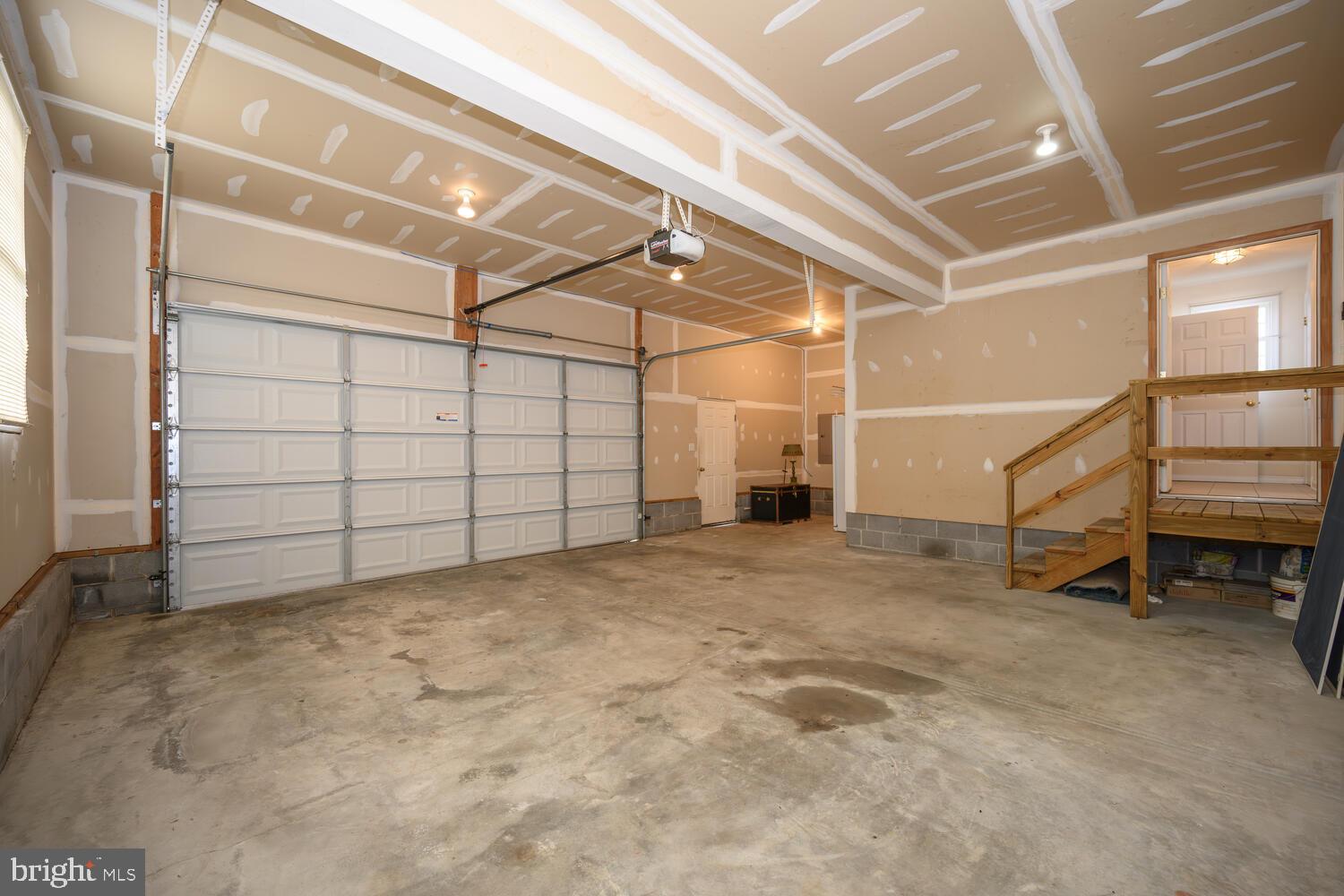 MAPLE HILL - Residential