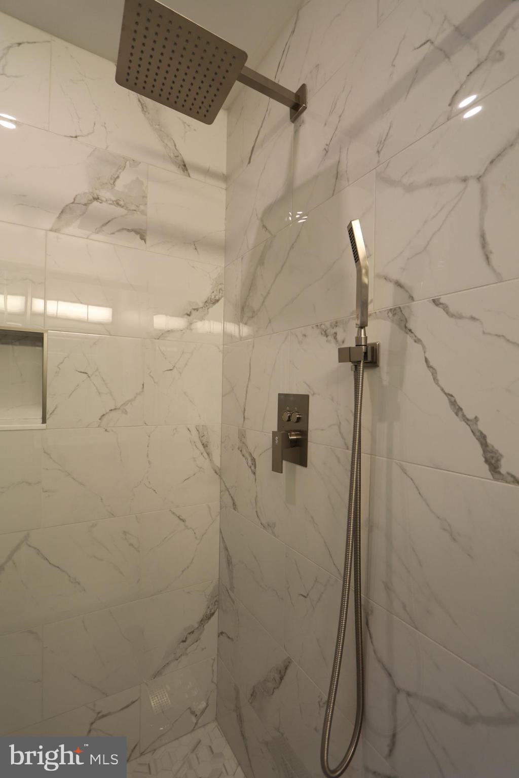 TINKERS CREEK - Residential Lease