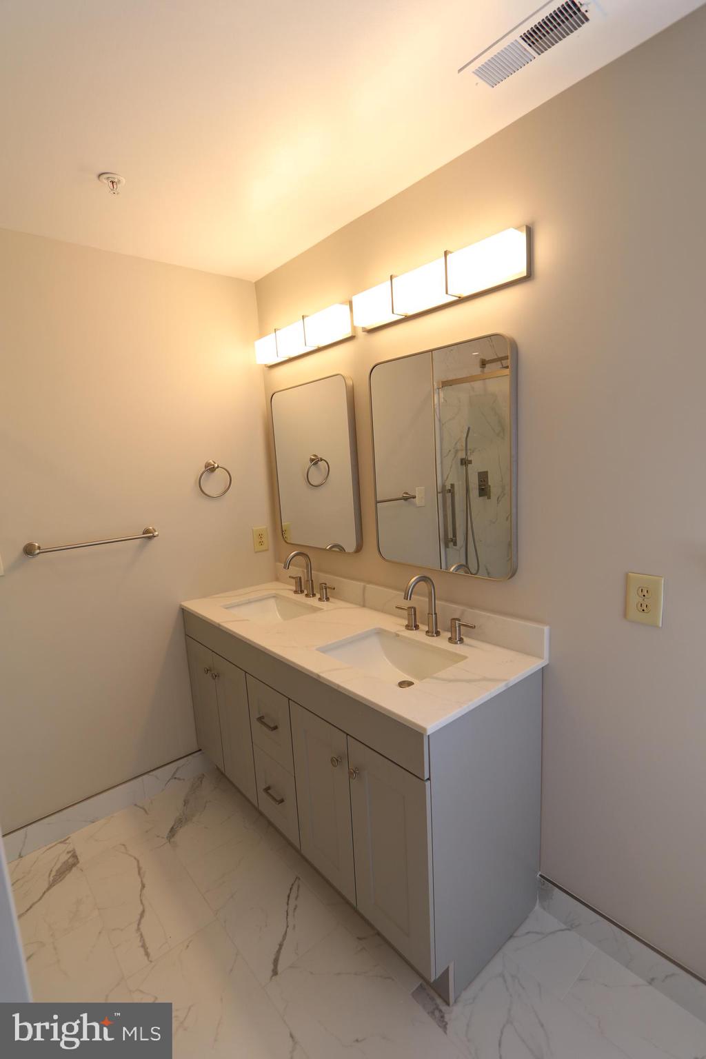 TINKERS CREEK - Residential Lease