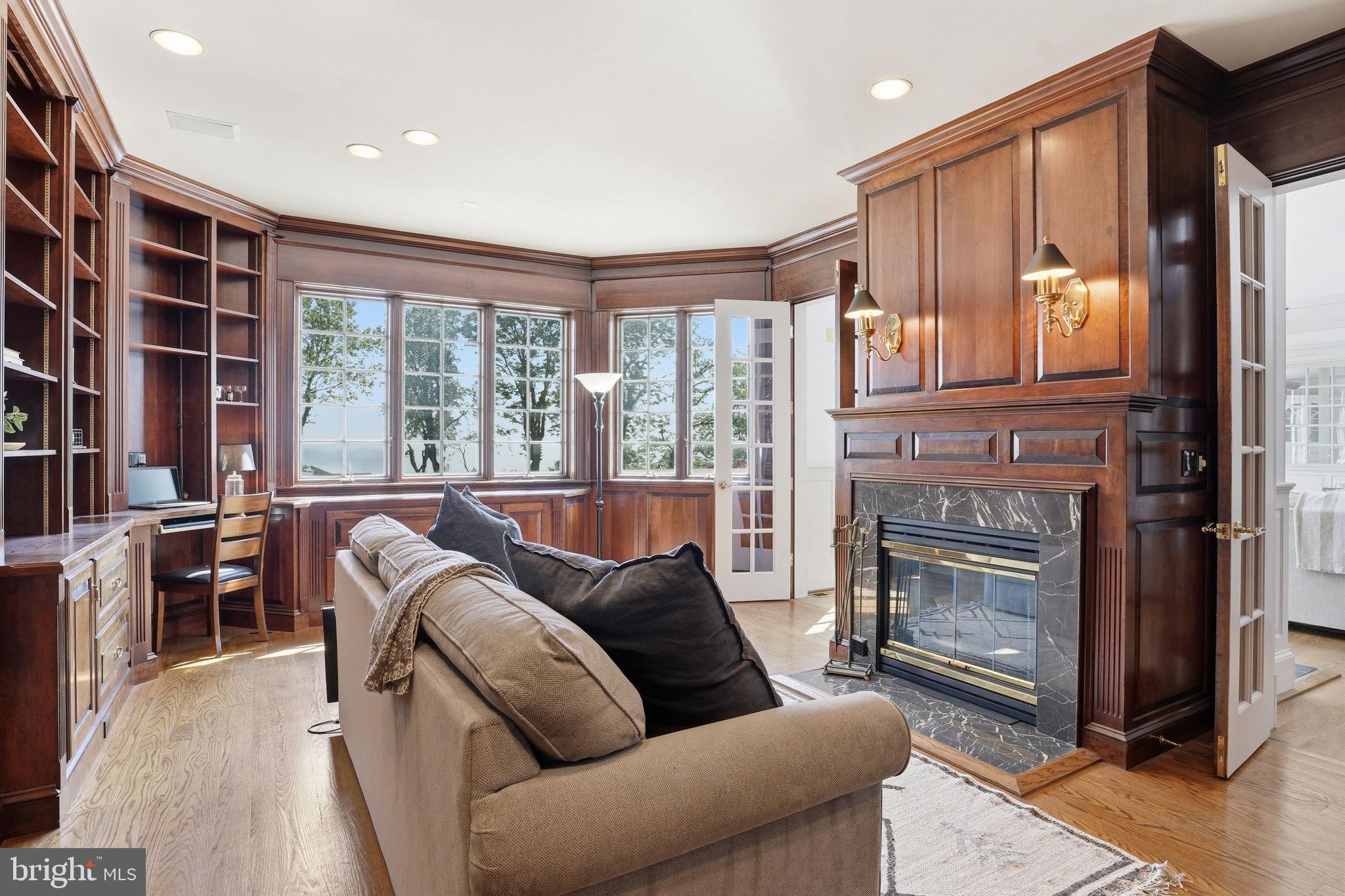 ANNAPOLIS ROADS - Residential