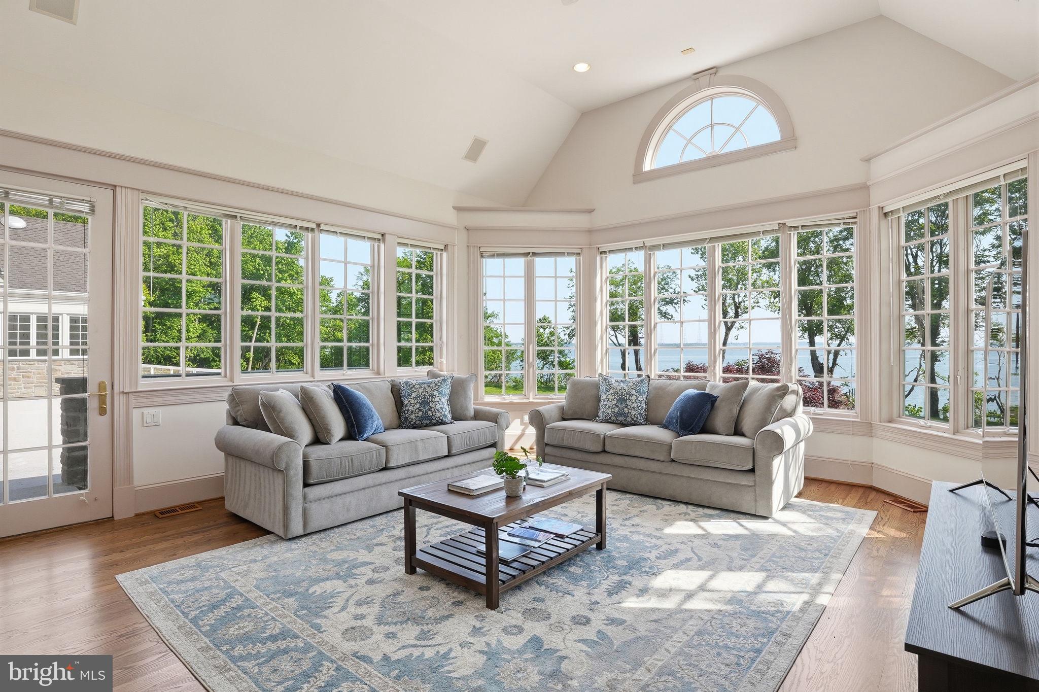 ANNAPOLIS ROADS - Residential