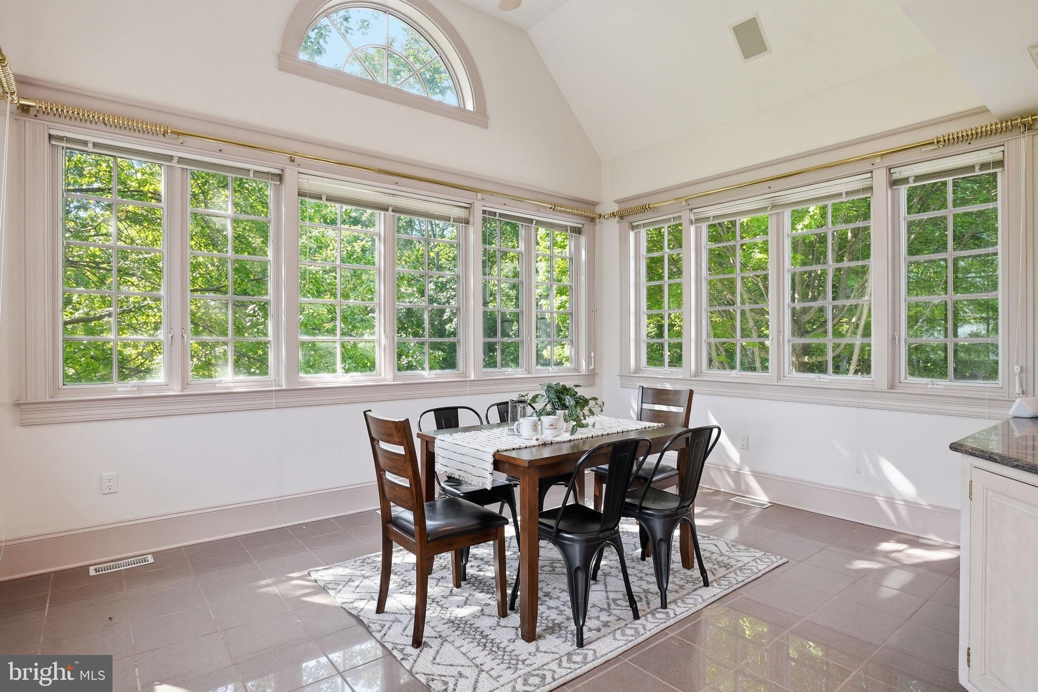 ANNAPOLIS ROADS - Residential
