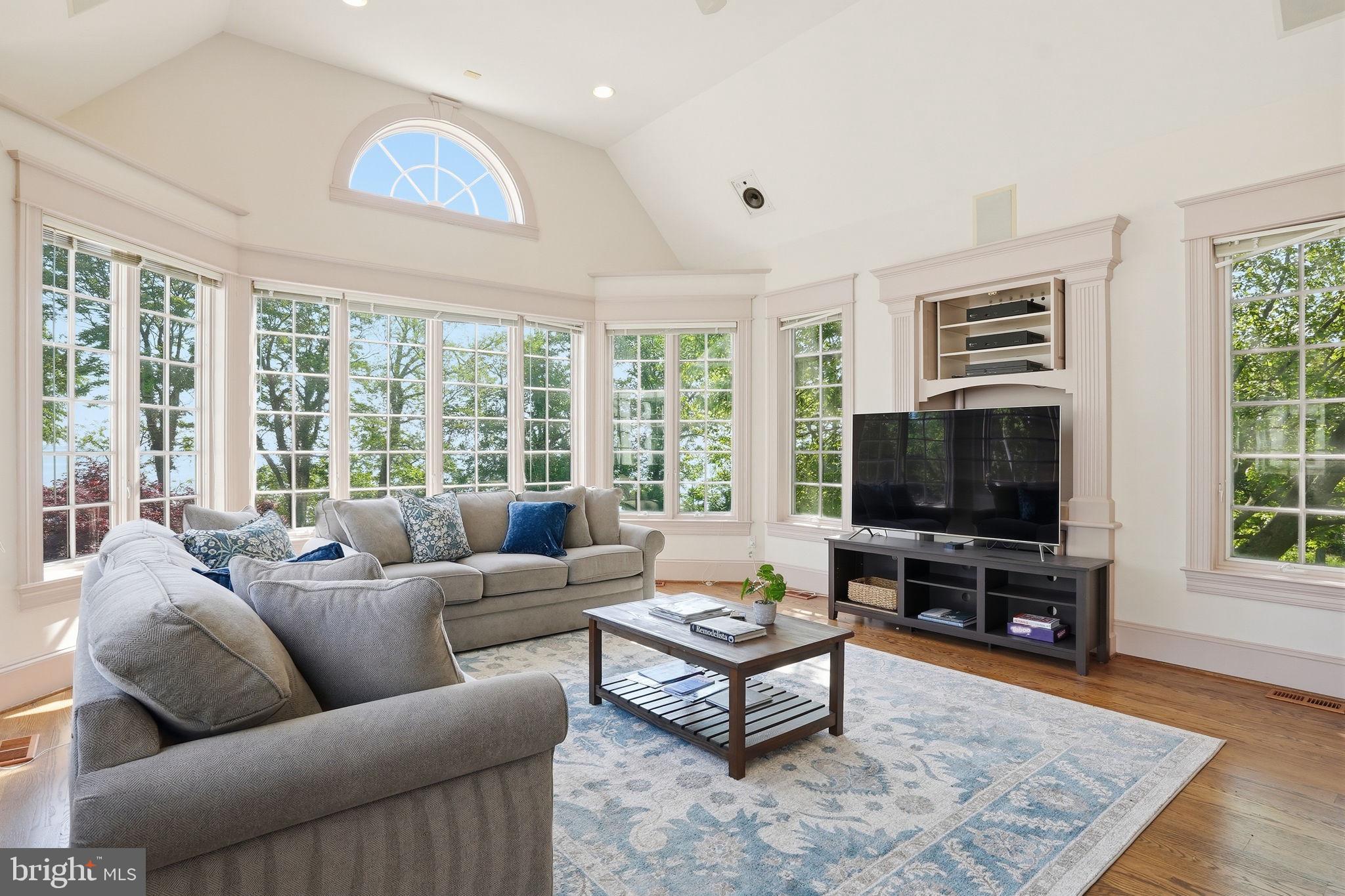 ANNAPOLIS ROADS - Residential