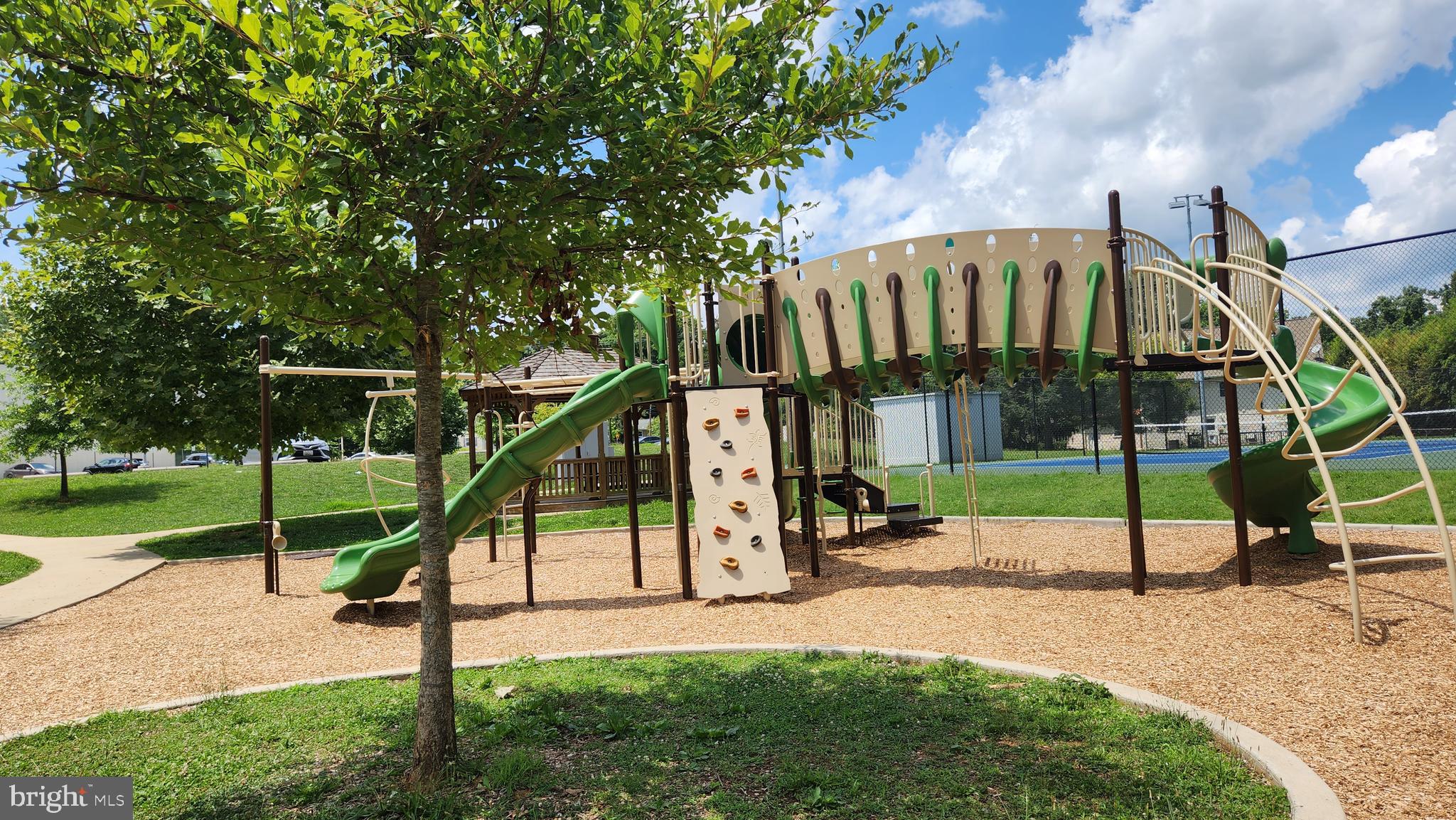 OAK SPRINGS - Residential Lease