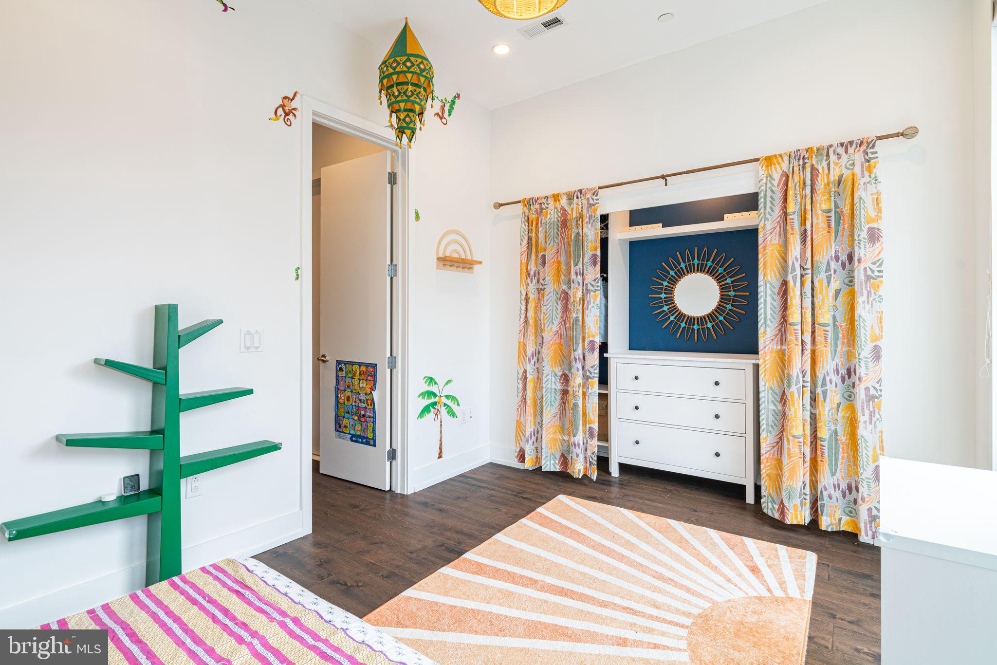 OLDE KENSINGTON - Residential Lease