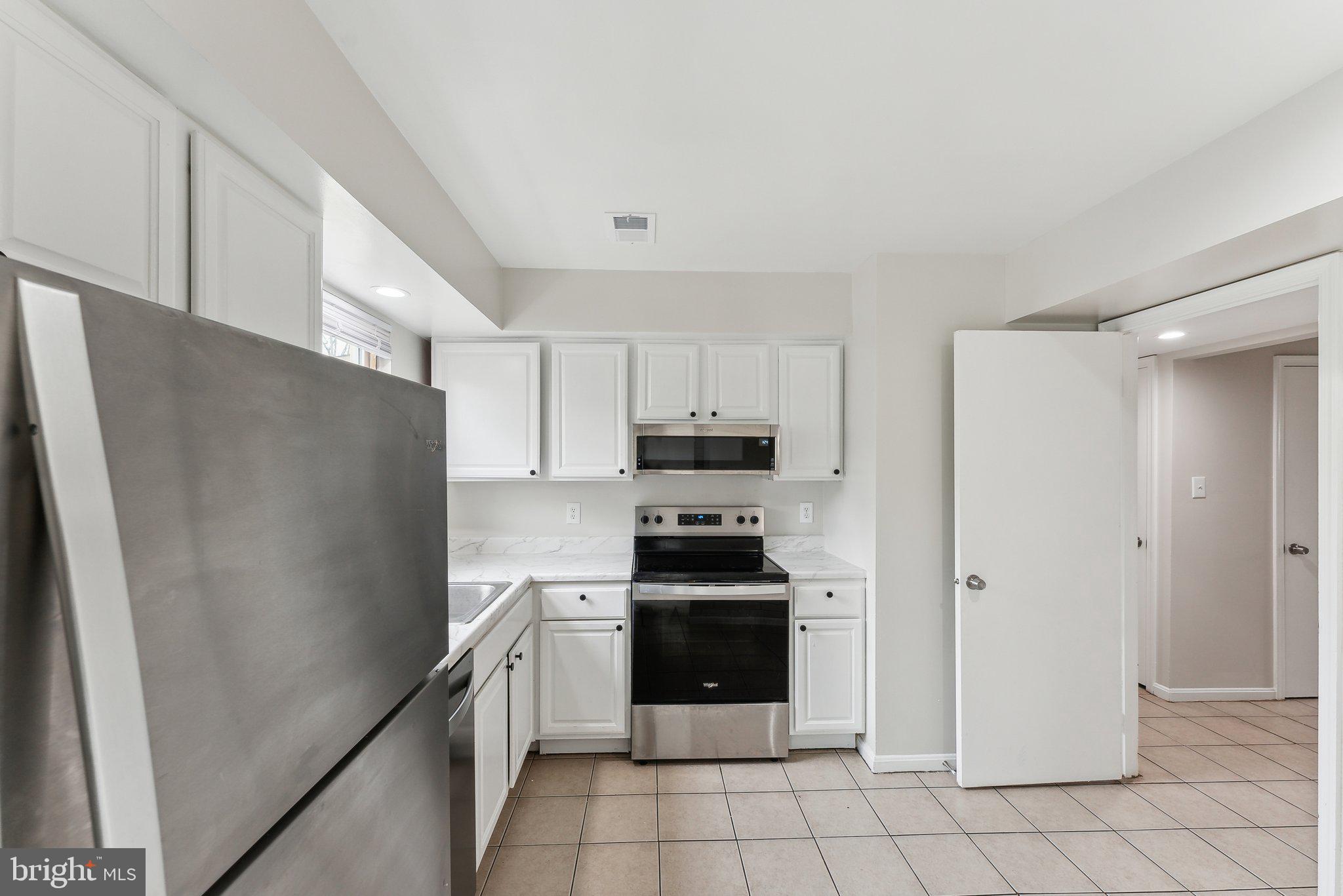 BEVERLY PARK - Residential Lease