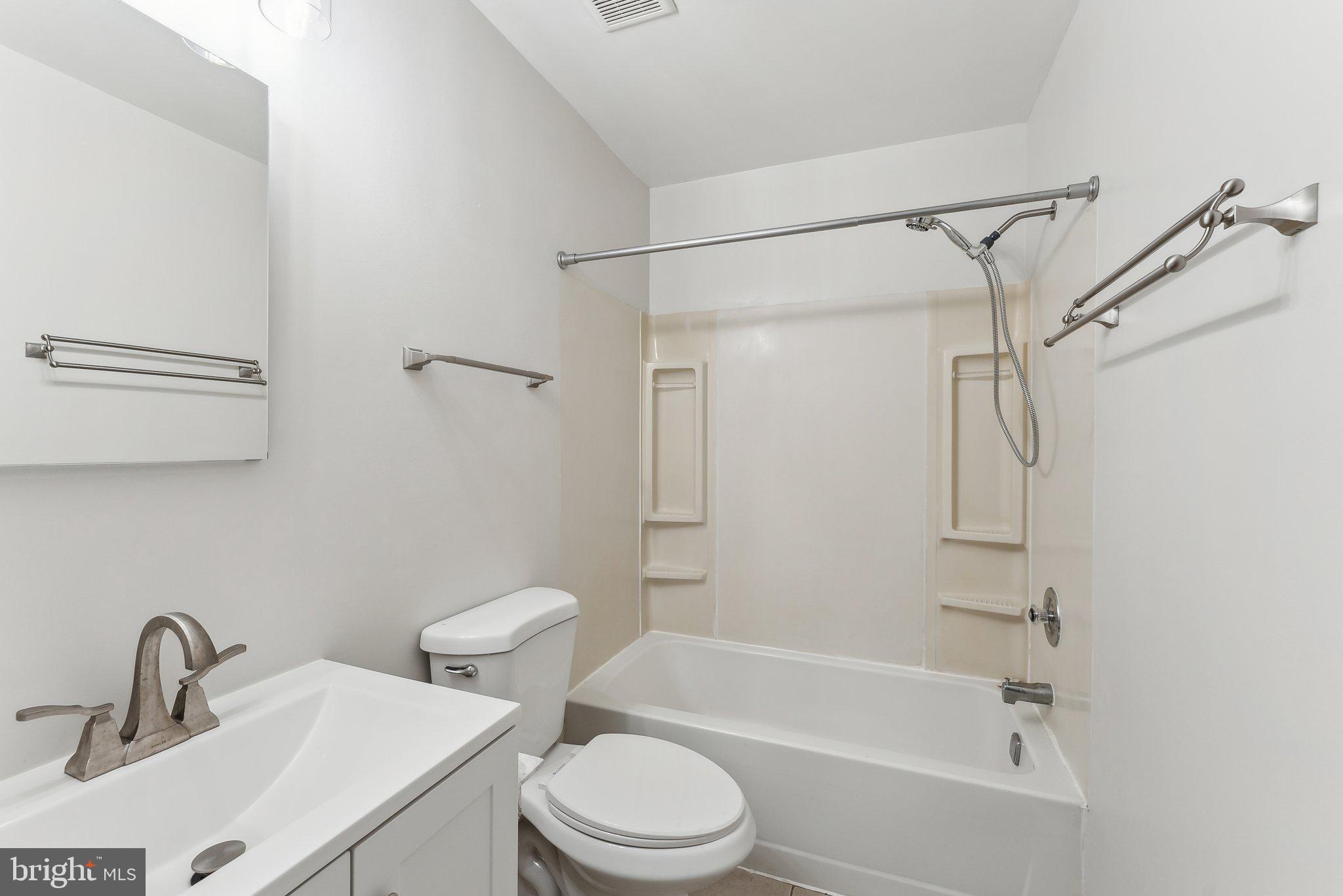 BEVERLY PARK - Residential Lease