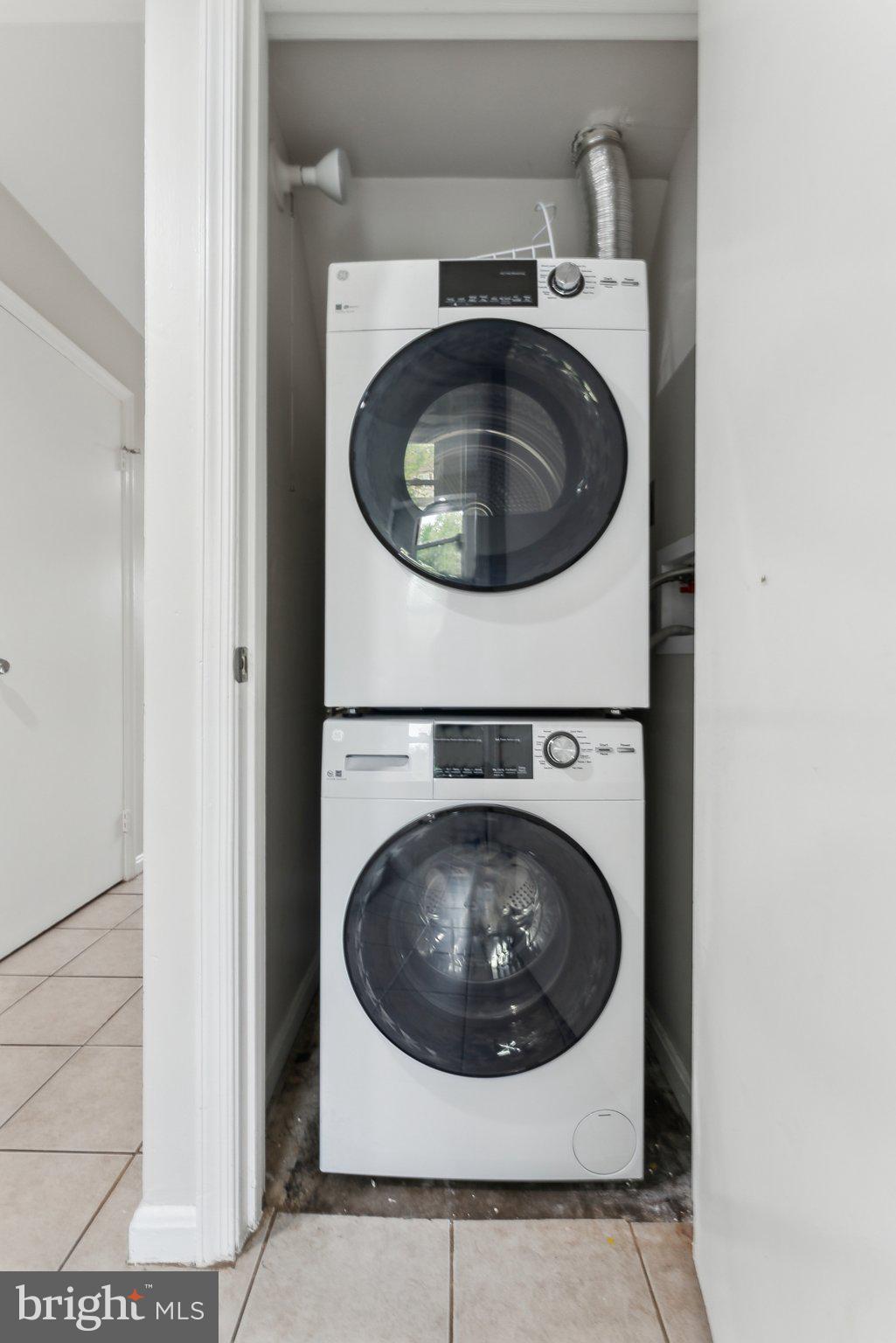 BEVERLY PARK - Residential Lease