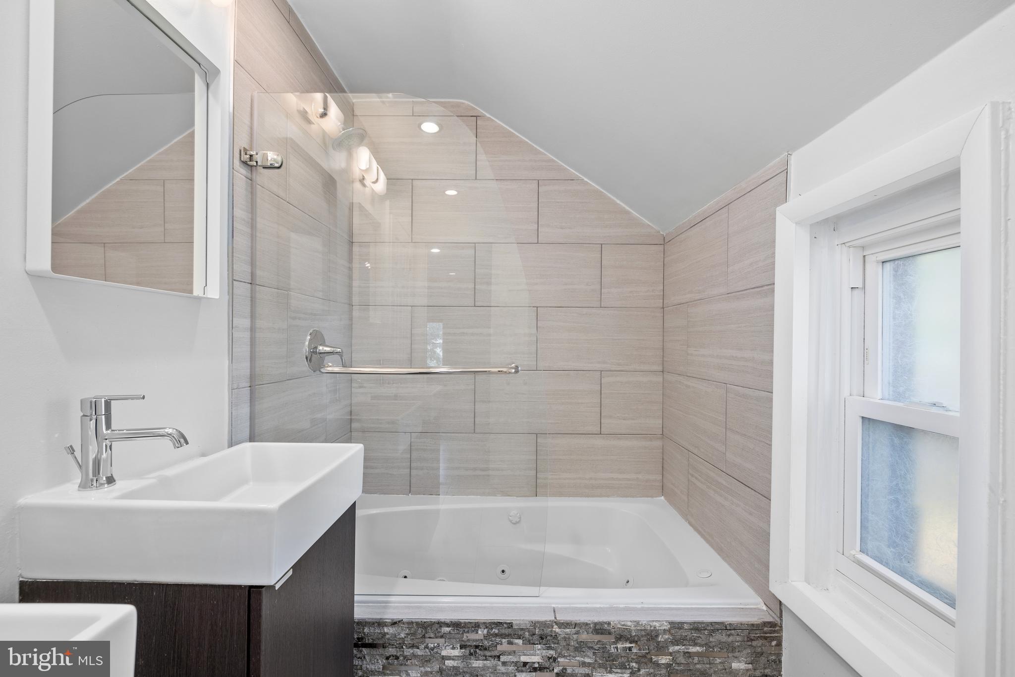 COLUMBIA FOREST - Residential Lease