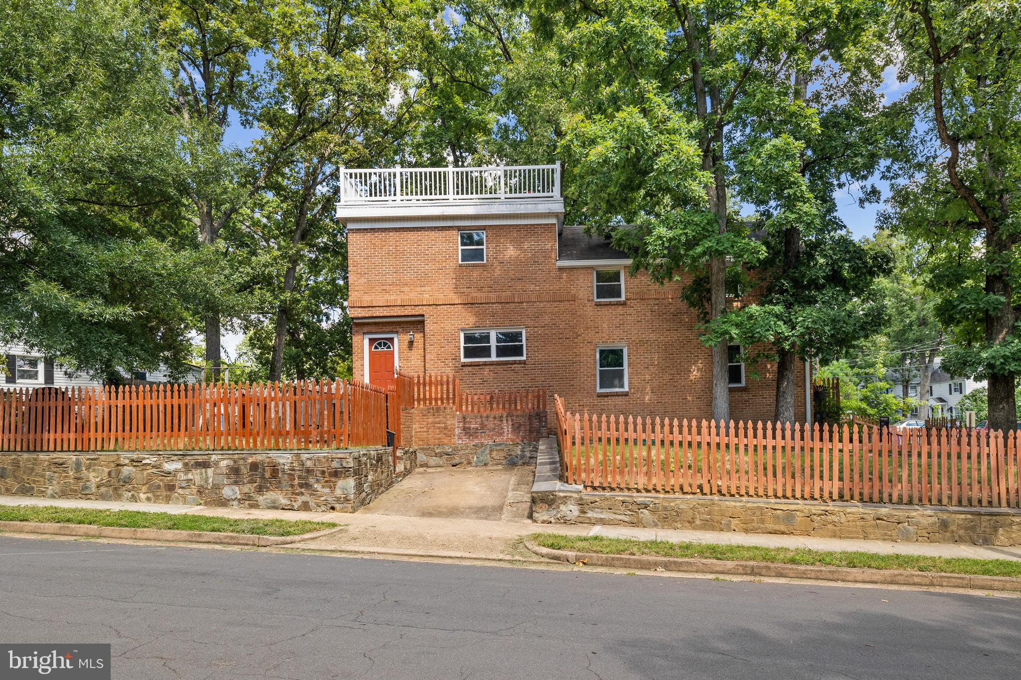 COLUMBIA FOREST - Residential Lease