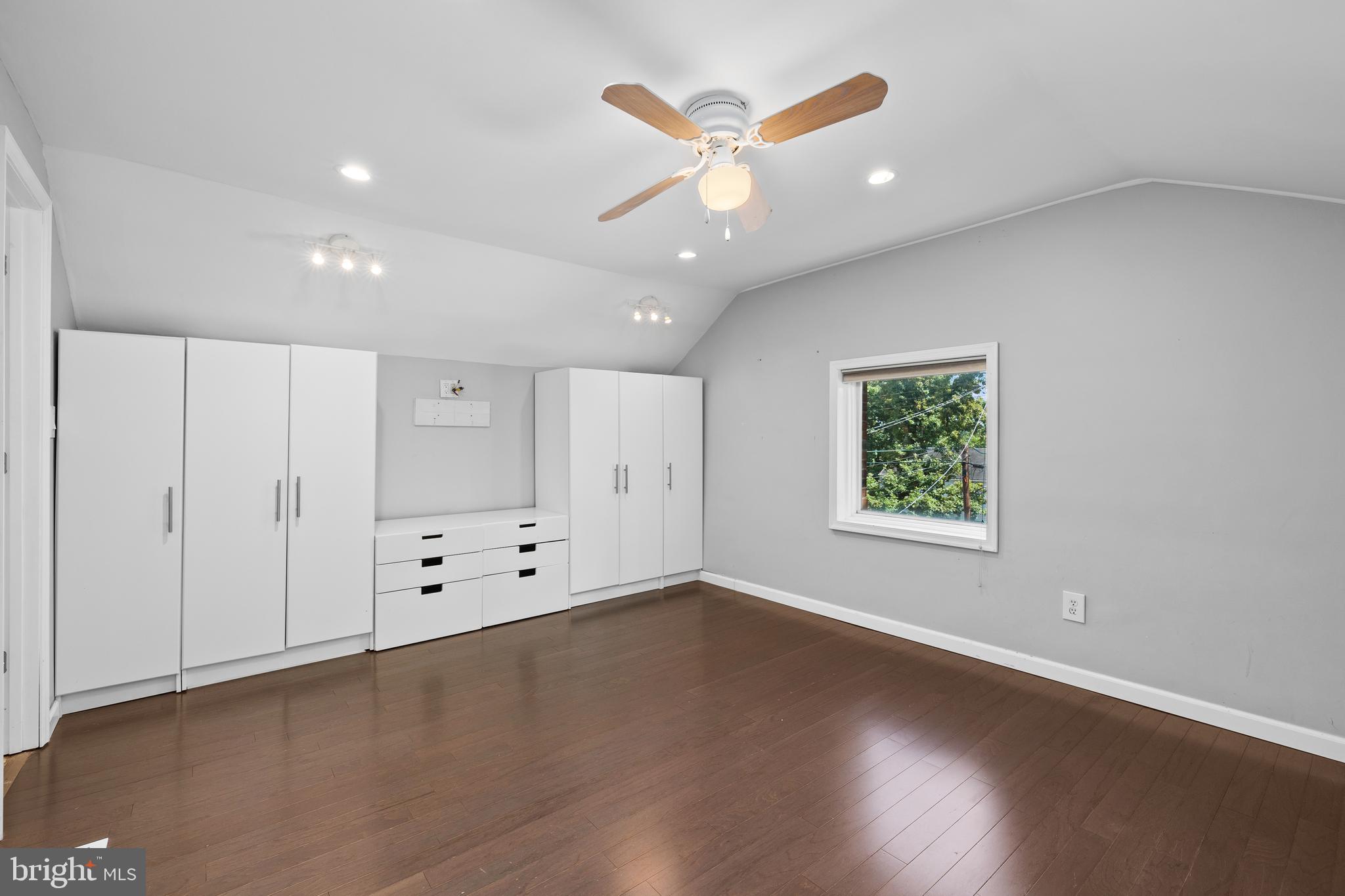 COLUMBIA FOREST - Residential Lease