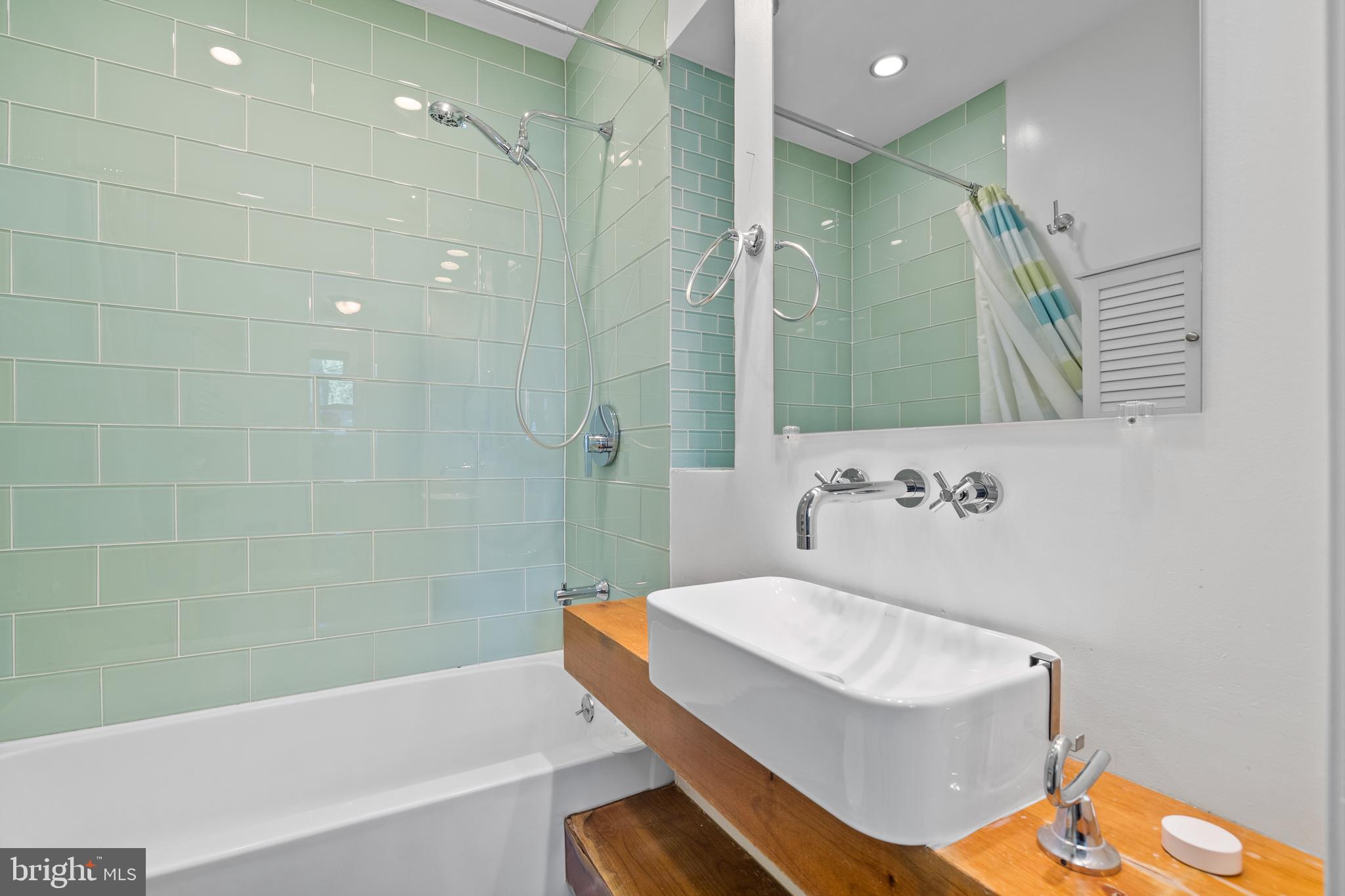 COLUMBIA FOREST - Residential Lease