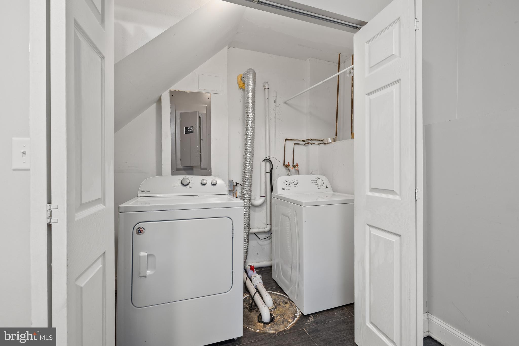 COLUMBIA FOREST - Residential Lease