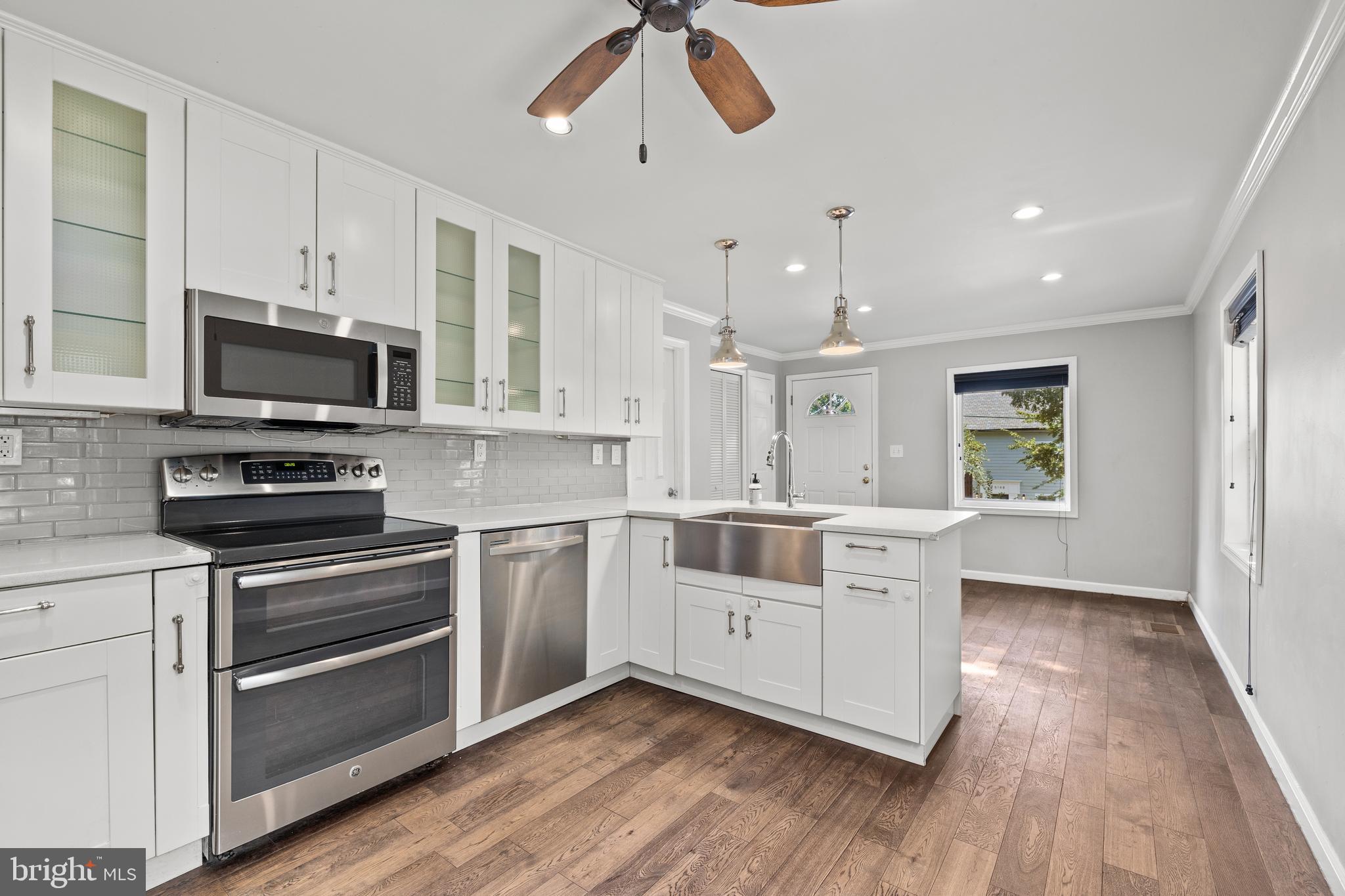 COLUMBIA FOREST - Residential Lease