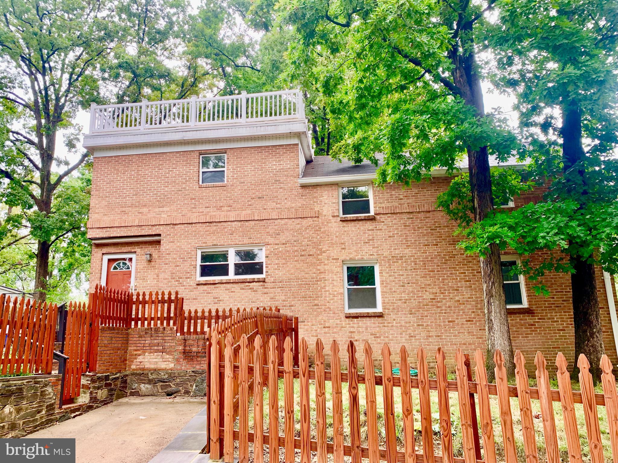 COLUMBIA FOREST - Residential Lease