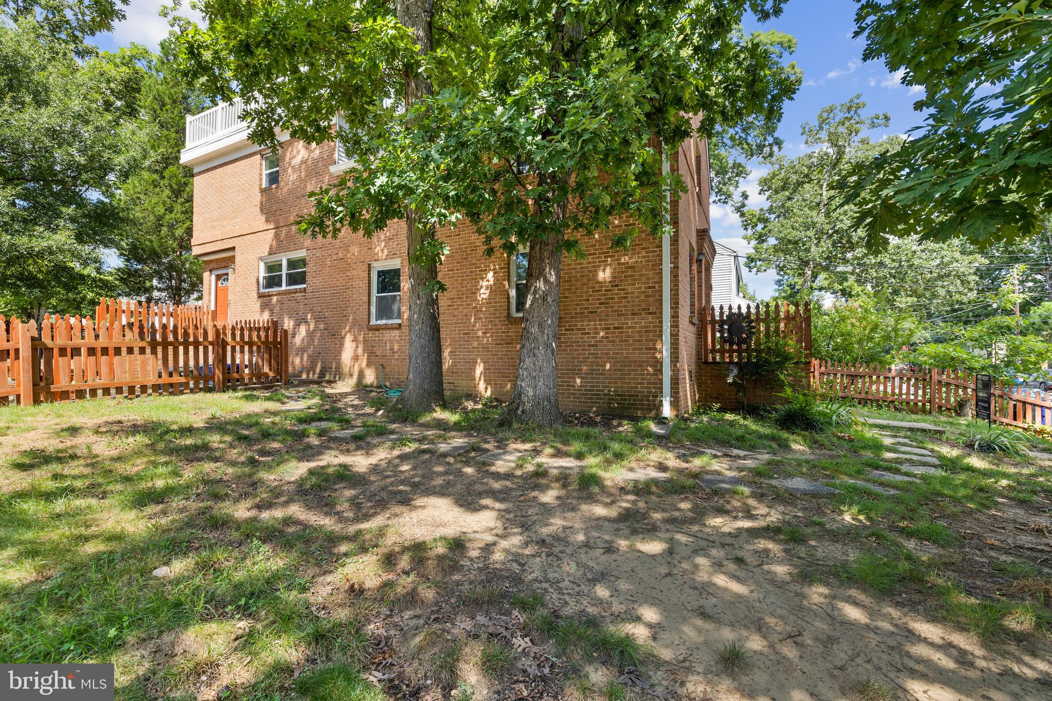 COLUMBIA FOREST - Residential Lease