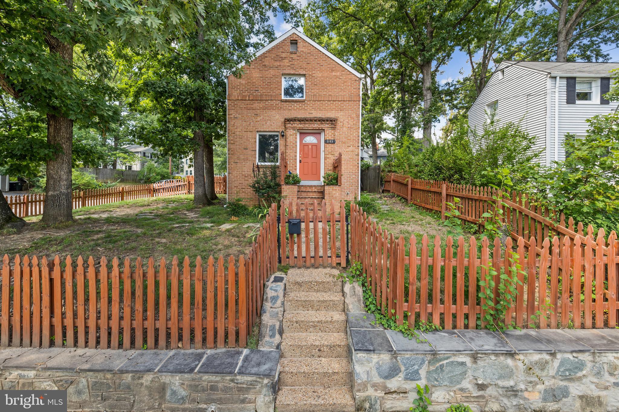 COLUMBIA FOREST - Residential Lease