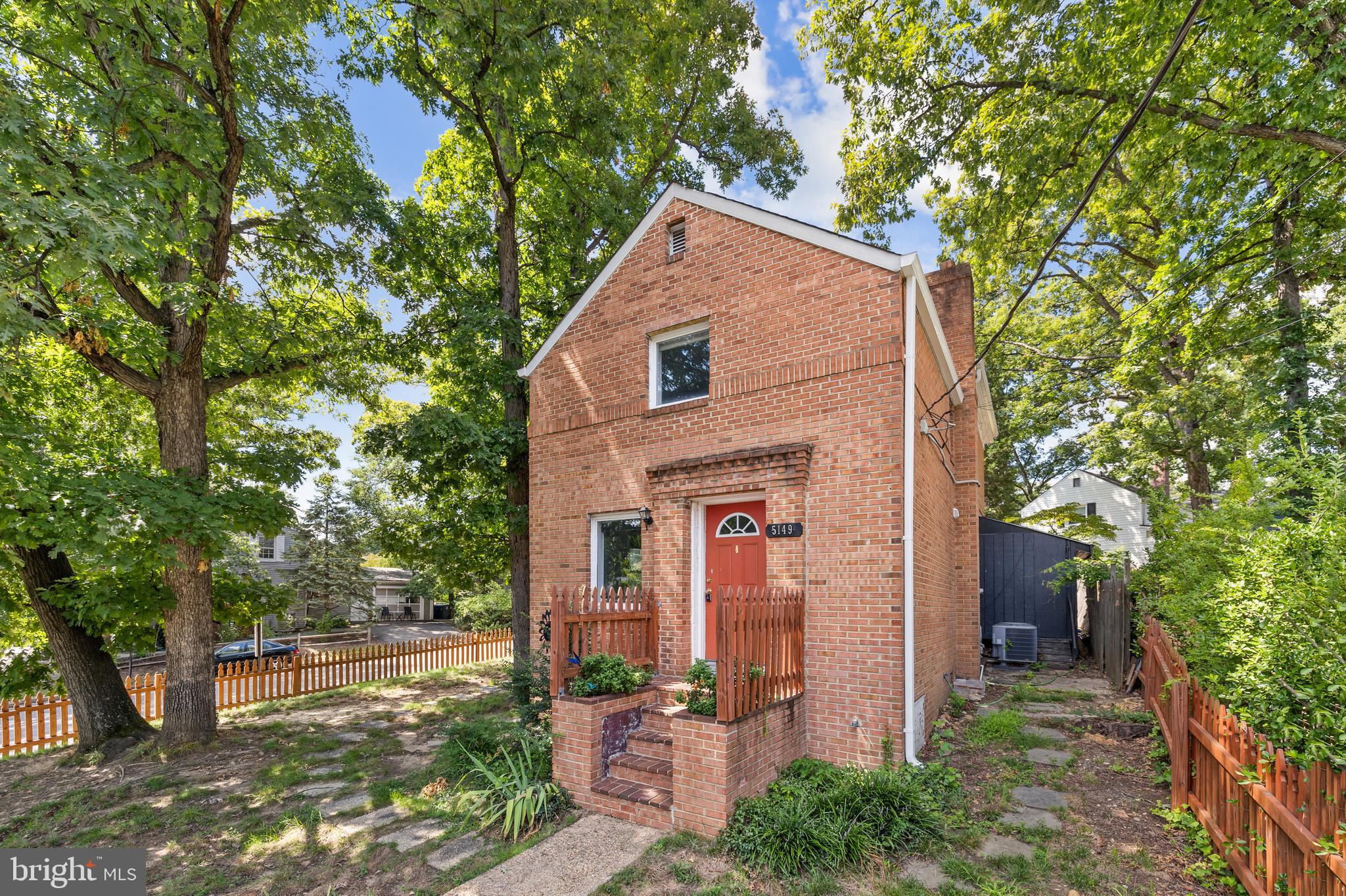 COLUMBIA FOREST - Residential Lease