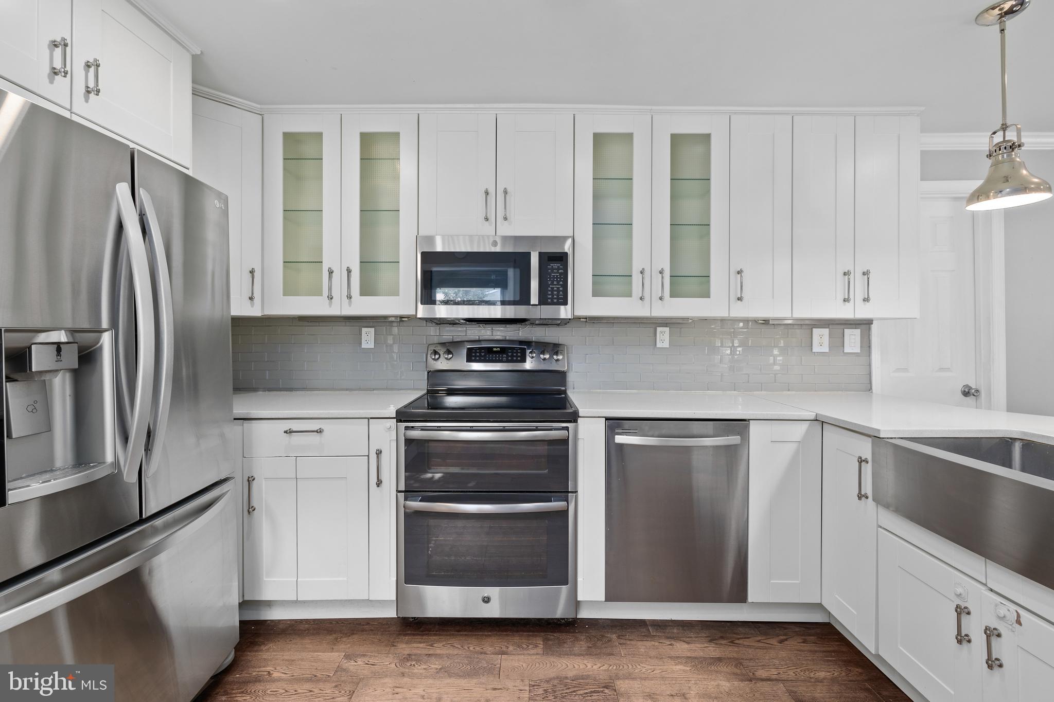 COLUMBIA FOREST - Residential Lease