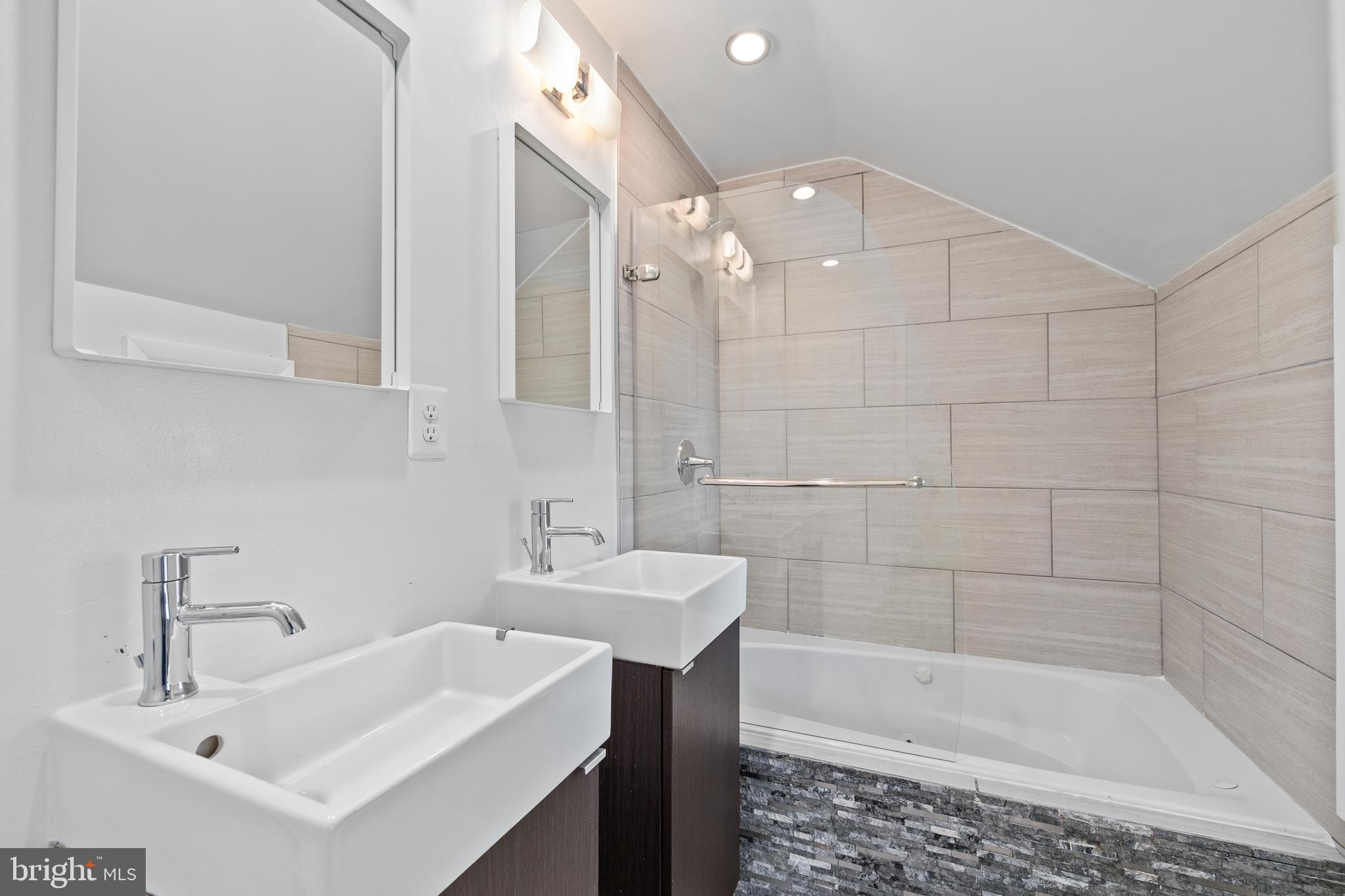 COLUMBIA FOREST - Residential Lease