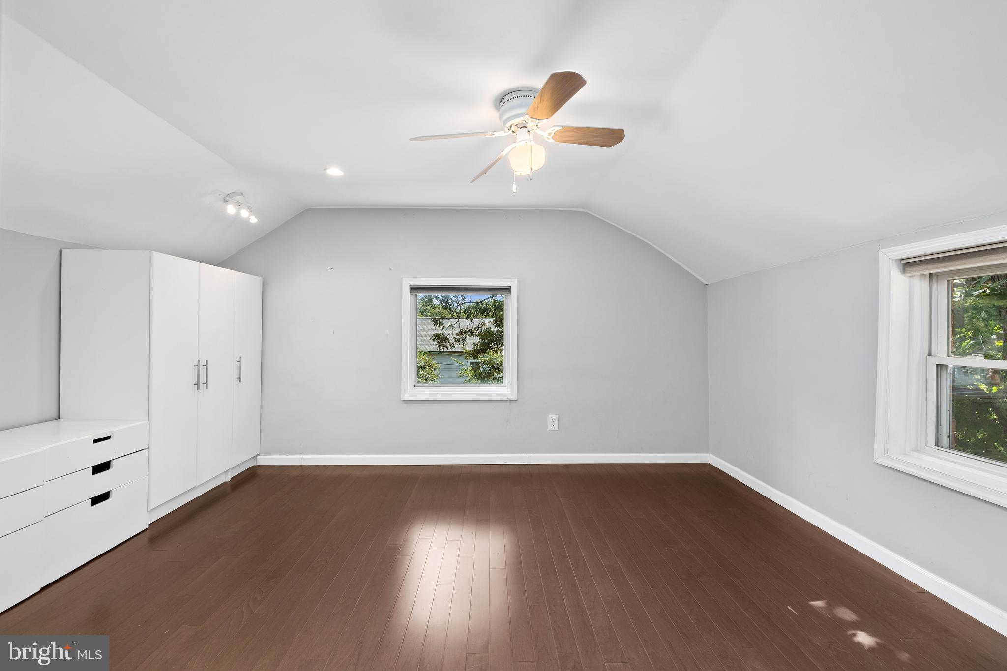 COLUMBIA FOREST - Residential Lease