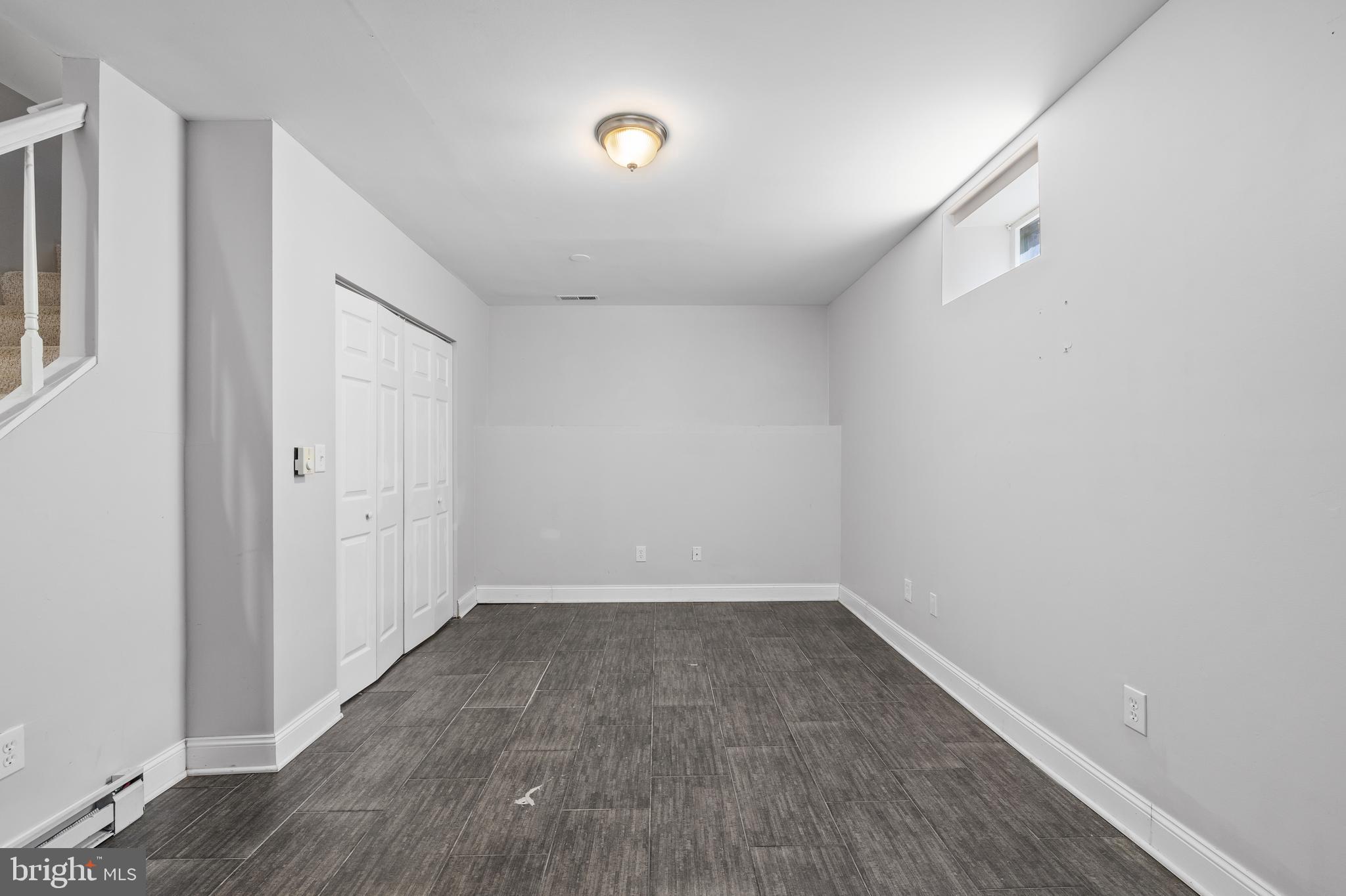 COLUMBIA FOREST - Residential Lease