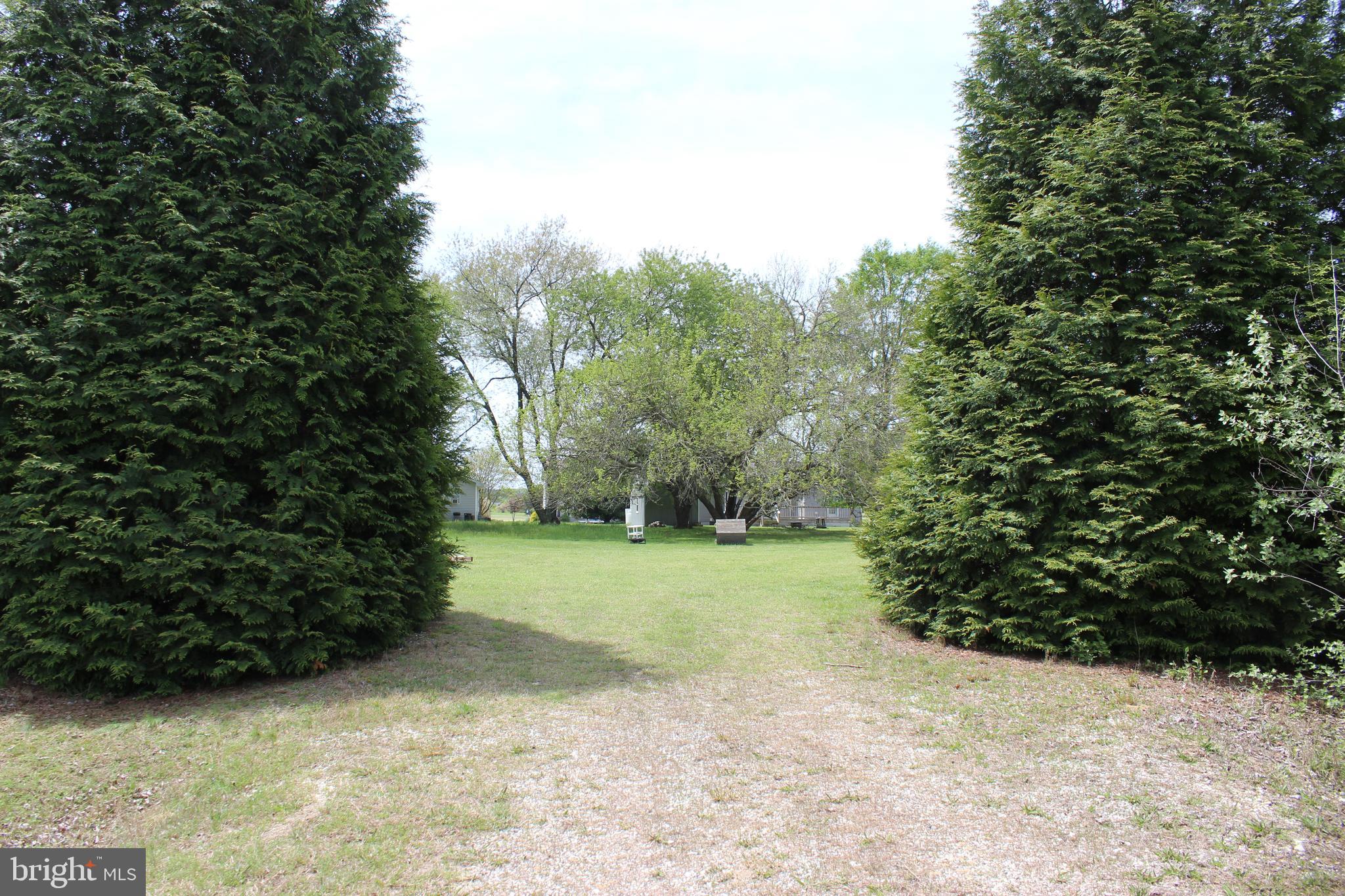 CAPTAIN'S COVE - Land