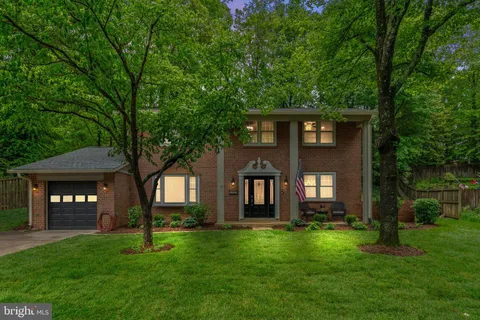 4906 Heversham Court, Fairfax, VA MLS: VAFX2232158