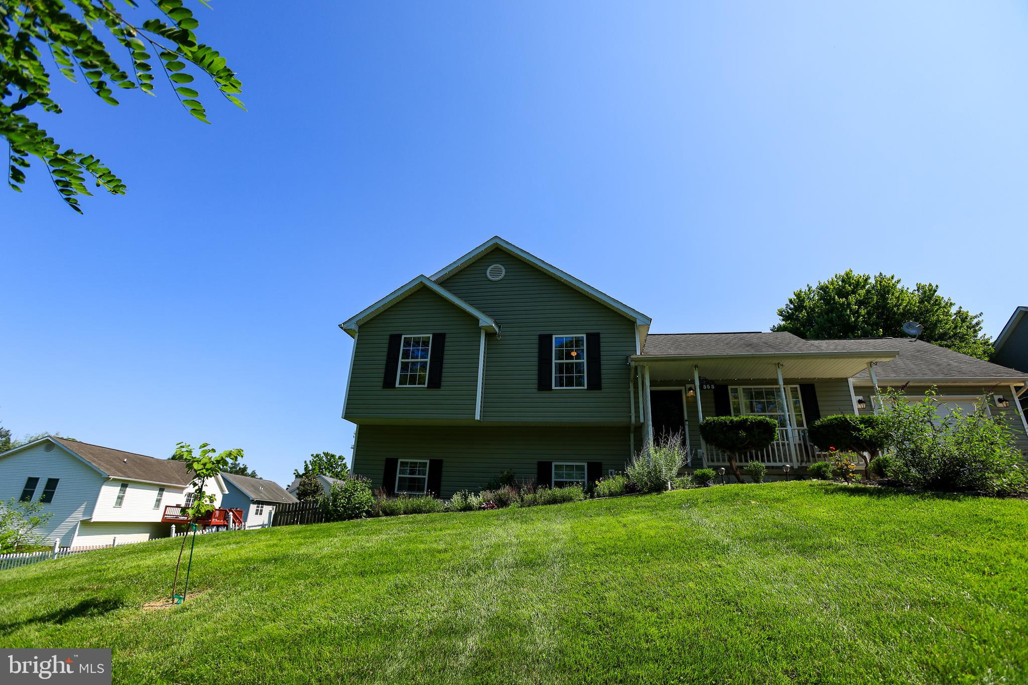 555 OAK LEE DRIVE