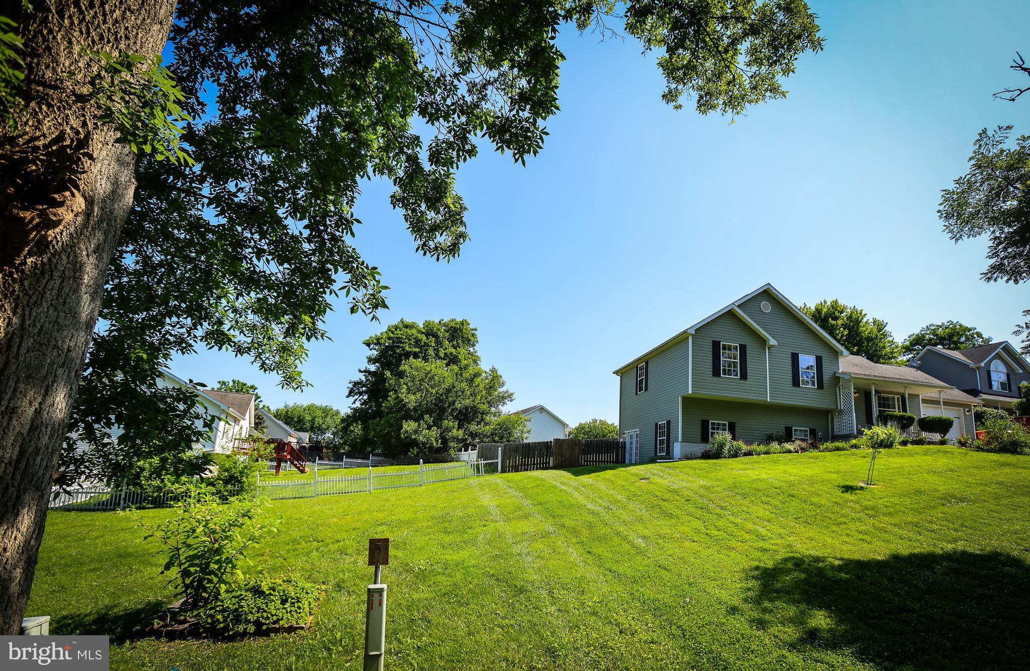 555 OAK LEE DRIVE