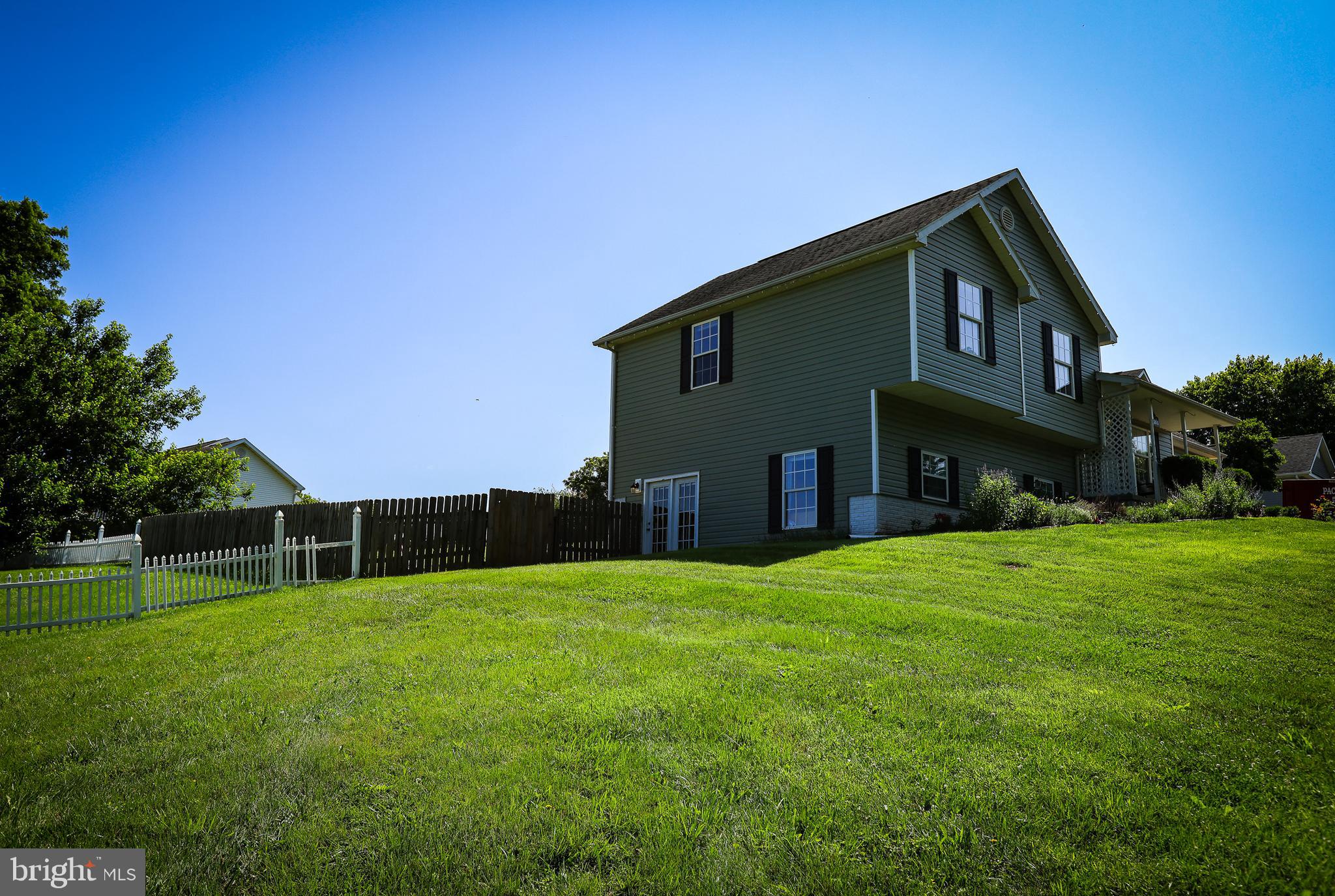 555 OAK LEE DRIVE