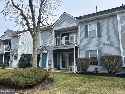 Condo For Sale - 5814 Adelaide Drive<br/> MOUNT LAUREL, NJ 08054