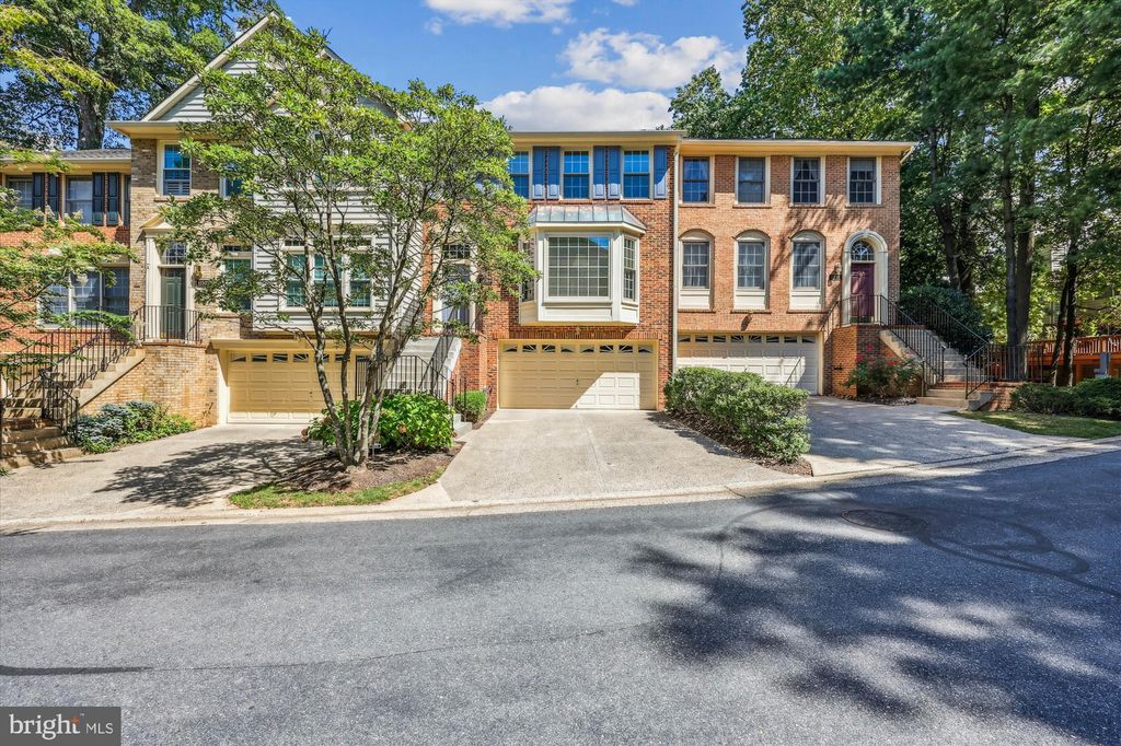 Photo of 11503 Ridgerock Lane, ROCKVILLE, MD 20852 (MLS # MDMC2204290)