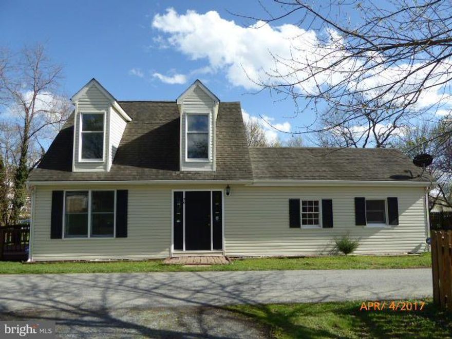 Location! 1 block walk to Bolivar village in historic Harper's Ferry.  Public access to Shenandoah and Potomac rivers. Area steeped in Civil War history. MARC train station to DC. Home move in ready with new paint and carpet. Huge backyard, deck and space to build garage. FM First Look Initiative ends 4/26/17. $500 towards Home Warranty-restrictions apply. Call for appointment.